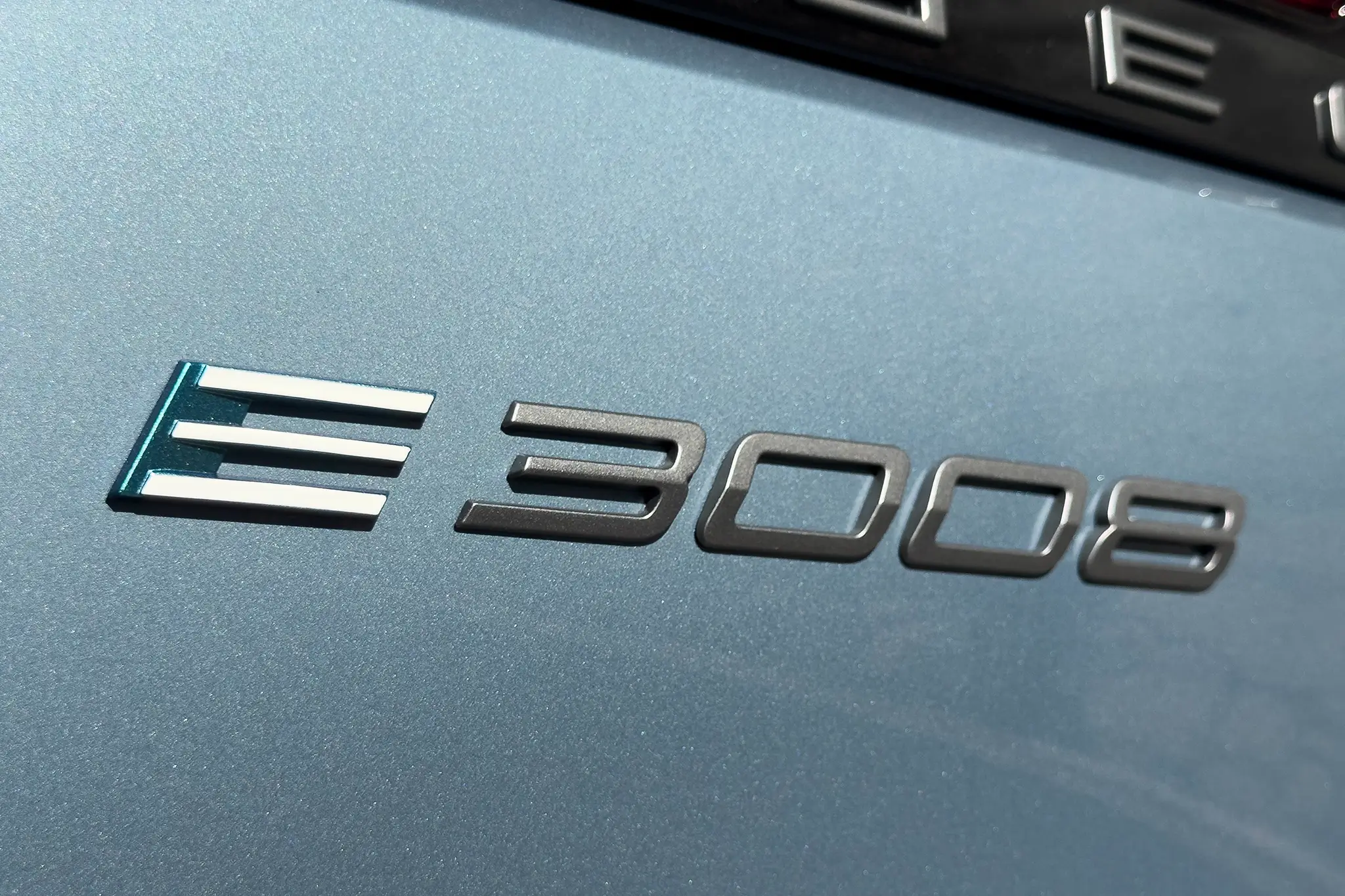 Peugeot E-3008 GT - detalhe da versão