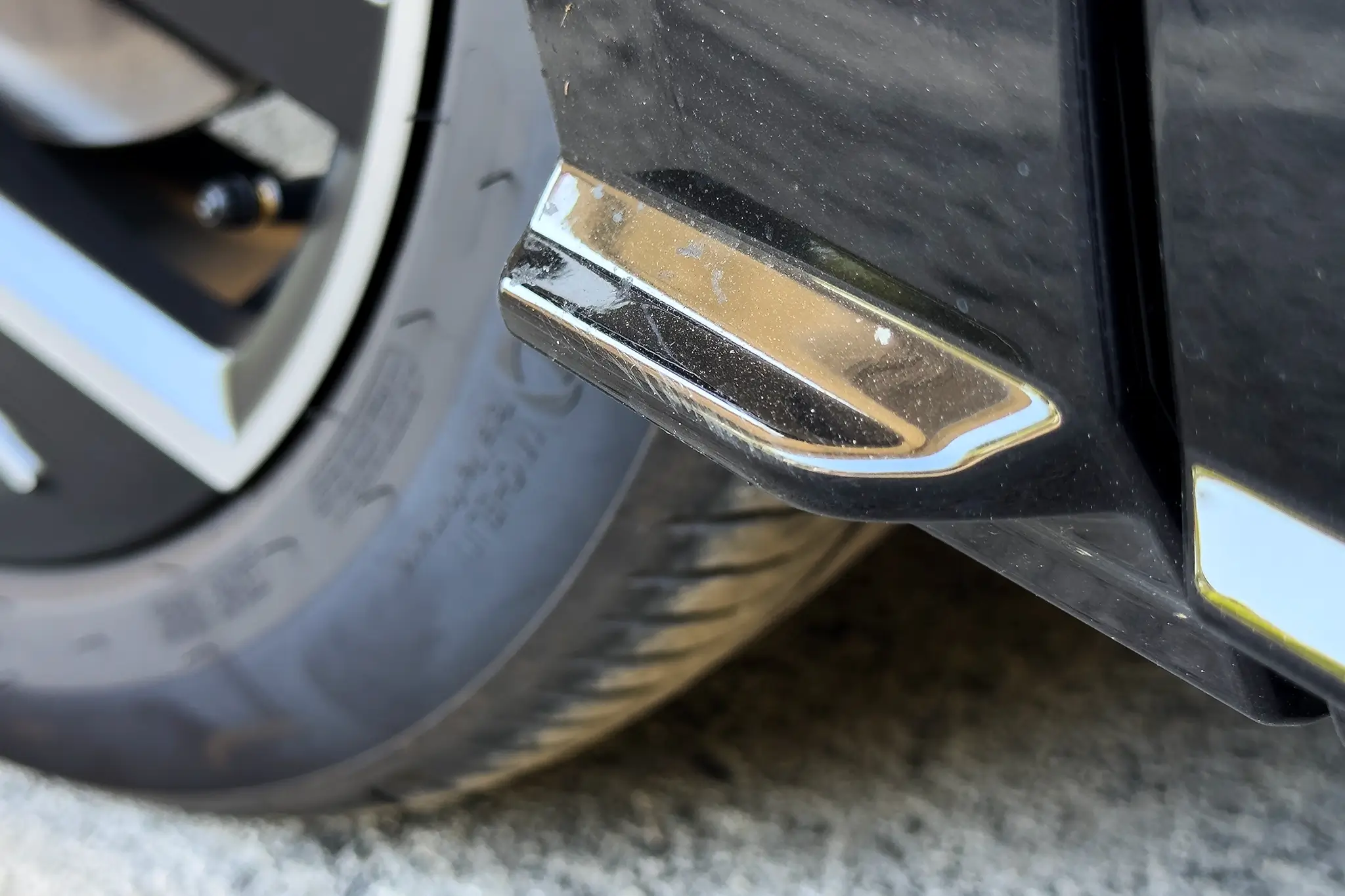 Peugeot E-3008 GT - detalhes aerodinâmicos da carroçaria