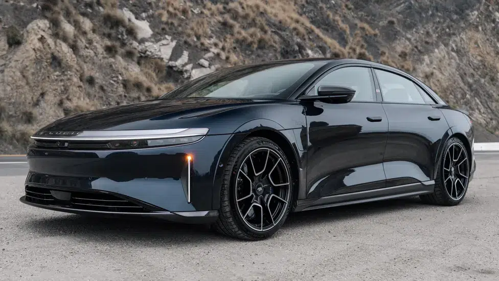 Lucid Air Sapphire dianteira 3/4