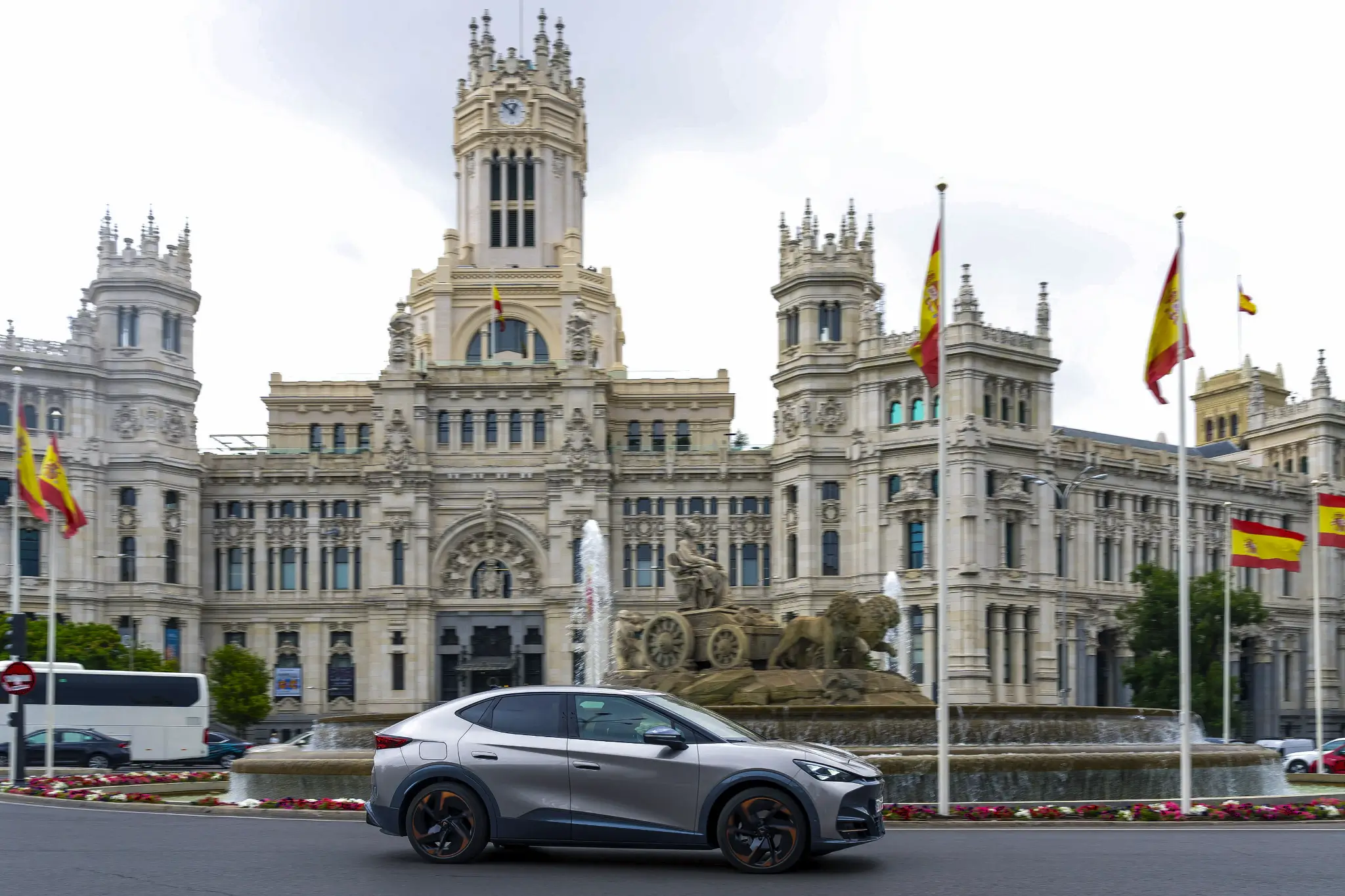 CUPRA Tavascan na Praça Cibeles