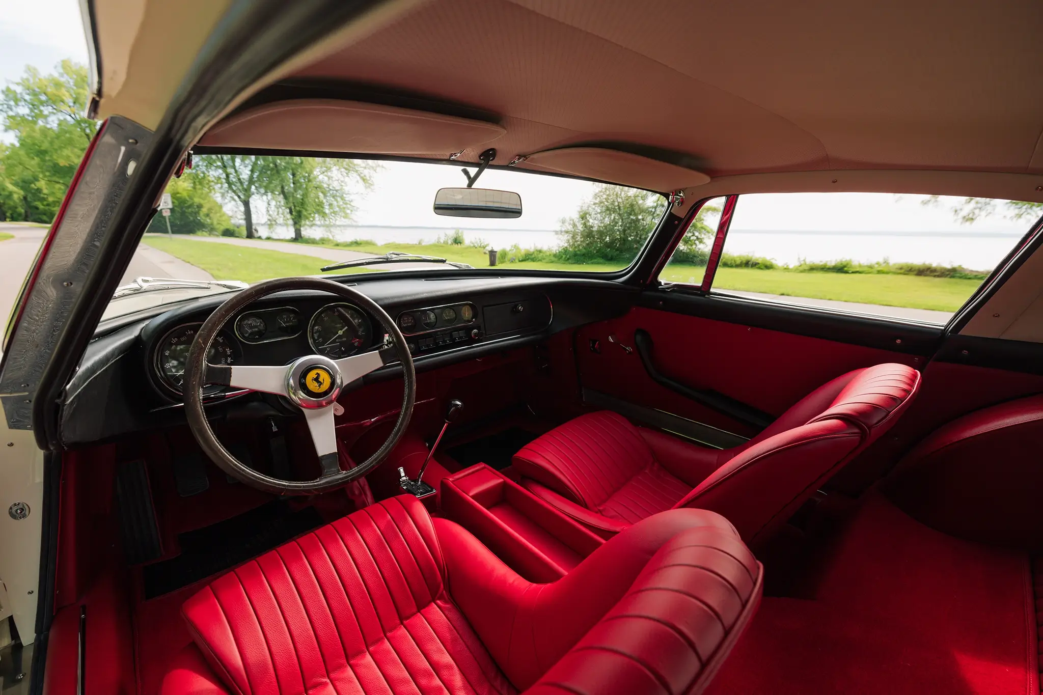 Ferrari 275 GTB/4 NART Alloy - interior