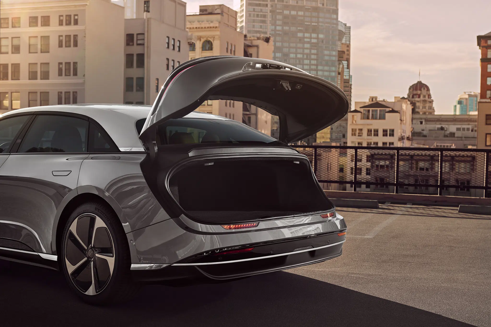 Lucid Air Touring bagageira