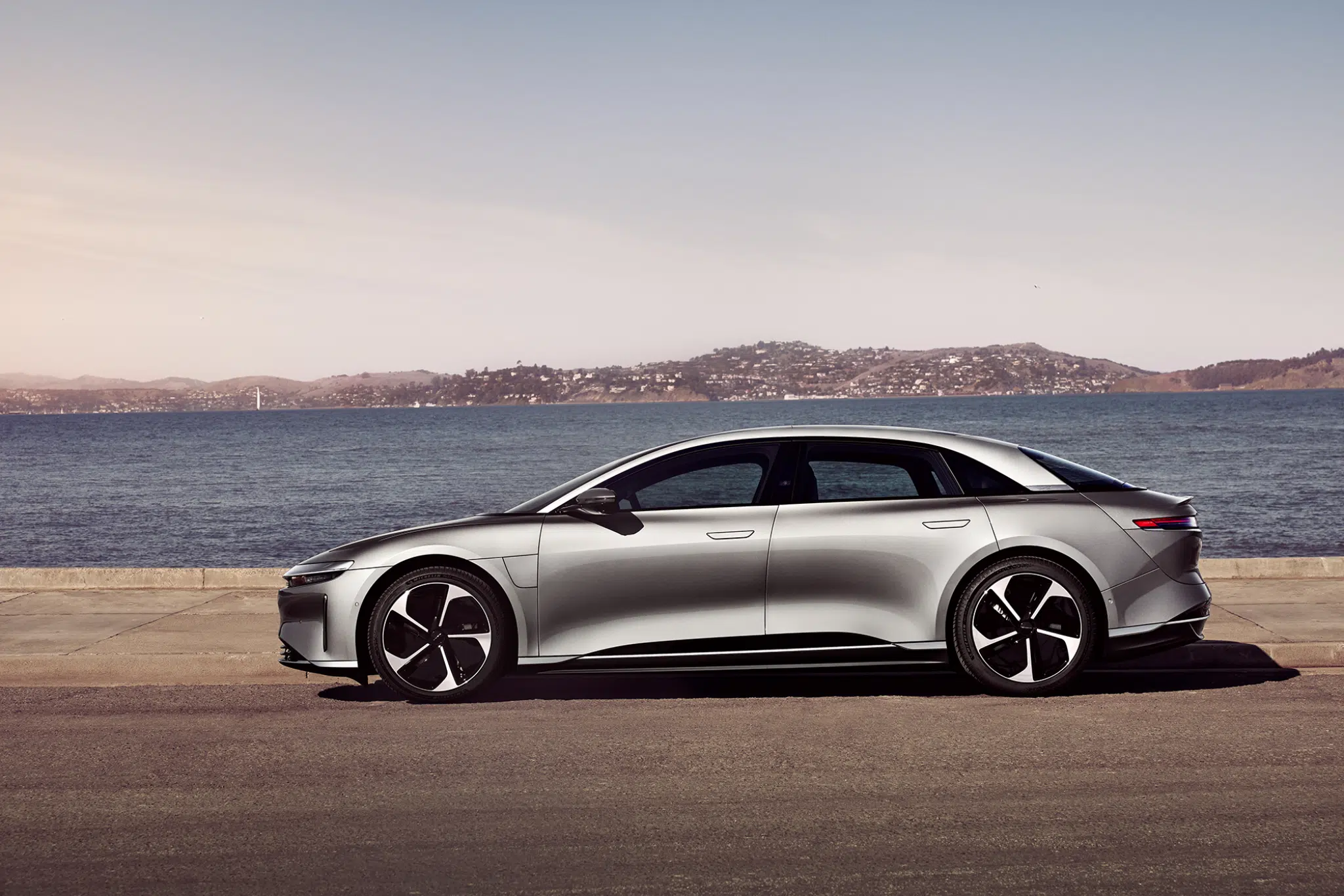 Lucid Air Touring perfil