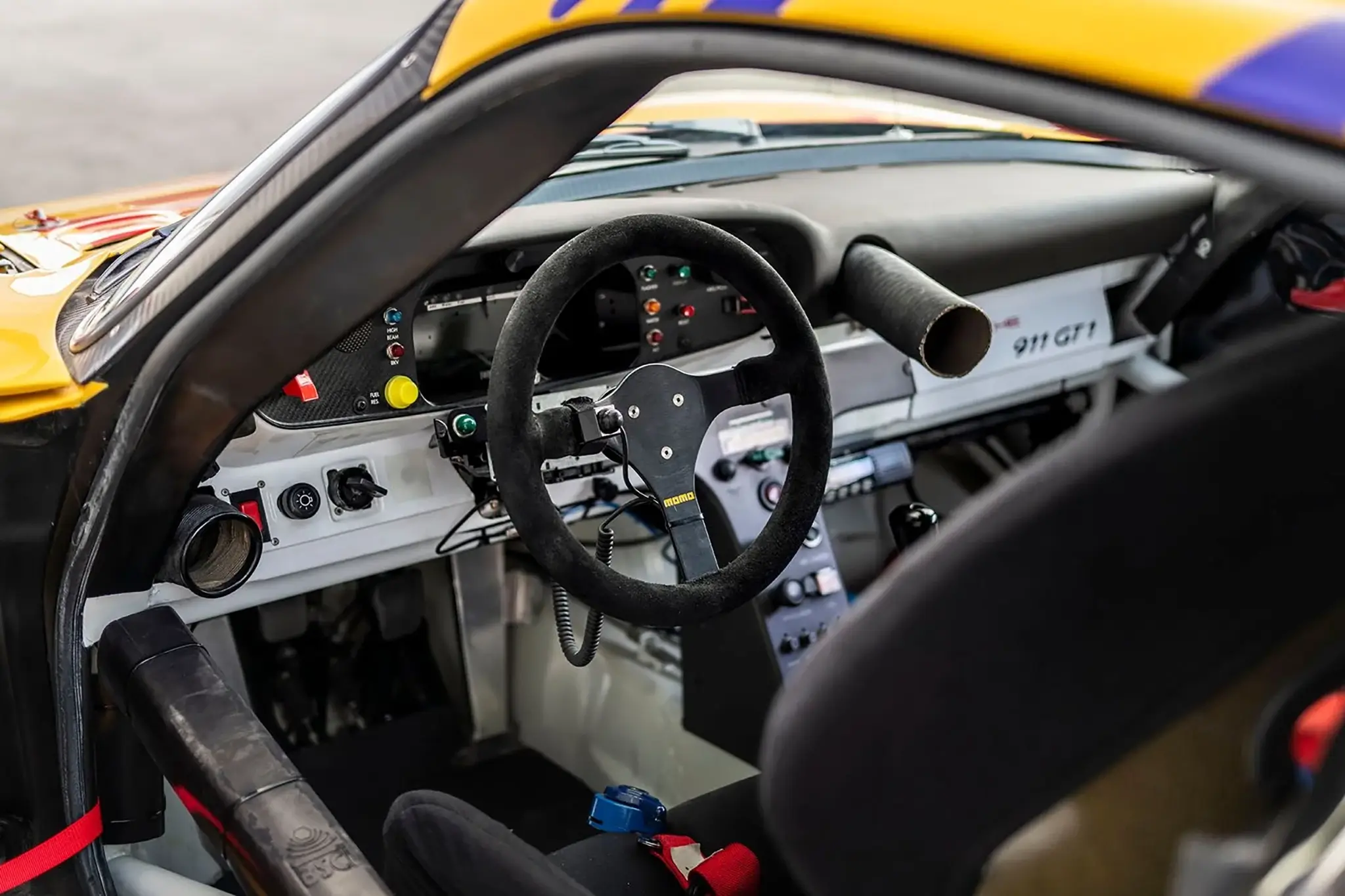 Porsche 911 GT1 Rennversion - interior