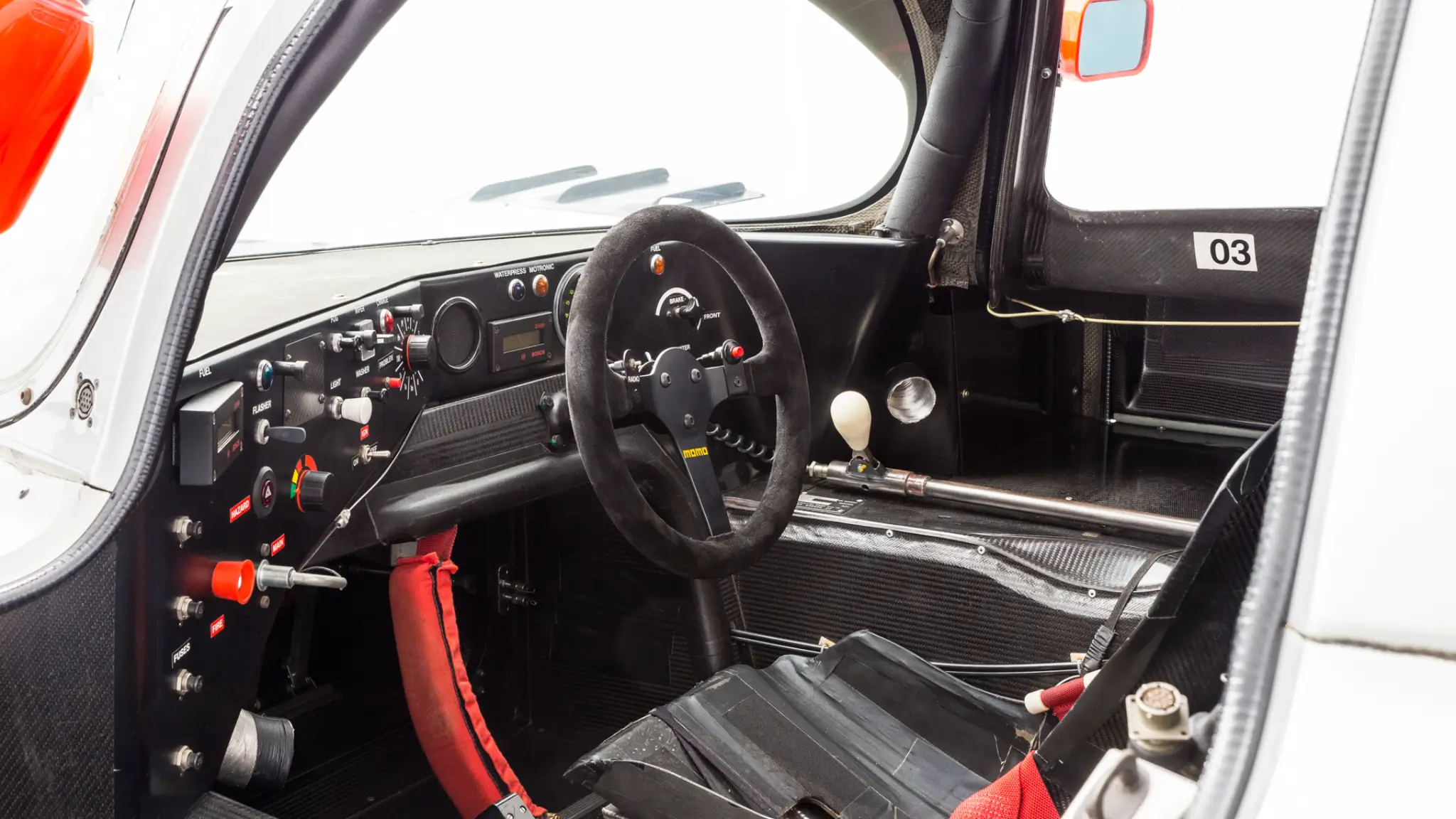 Mercedes-Benz C11 interior