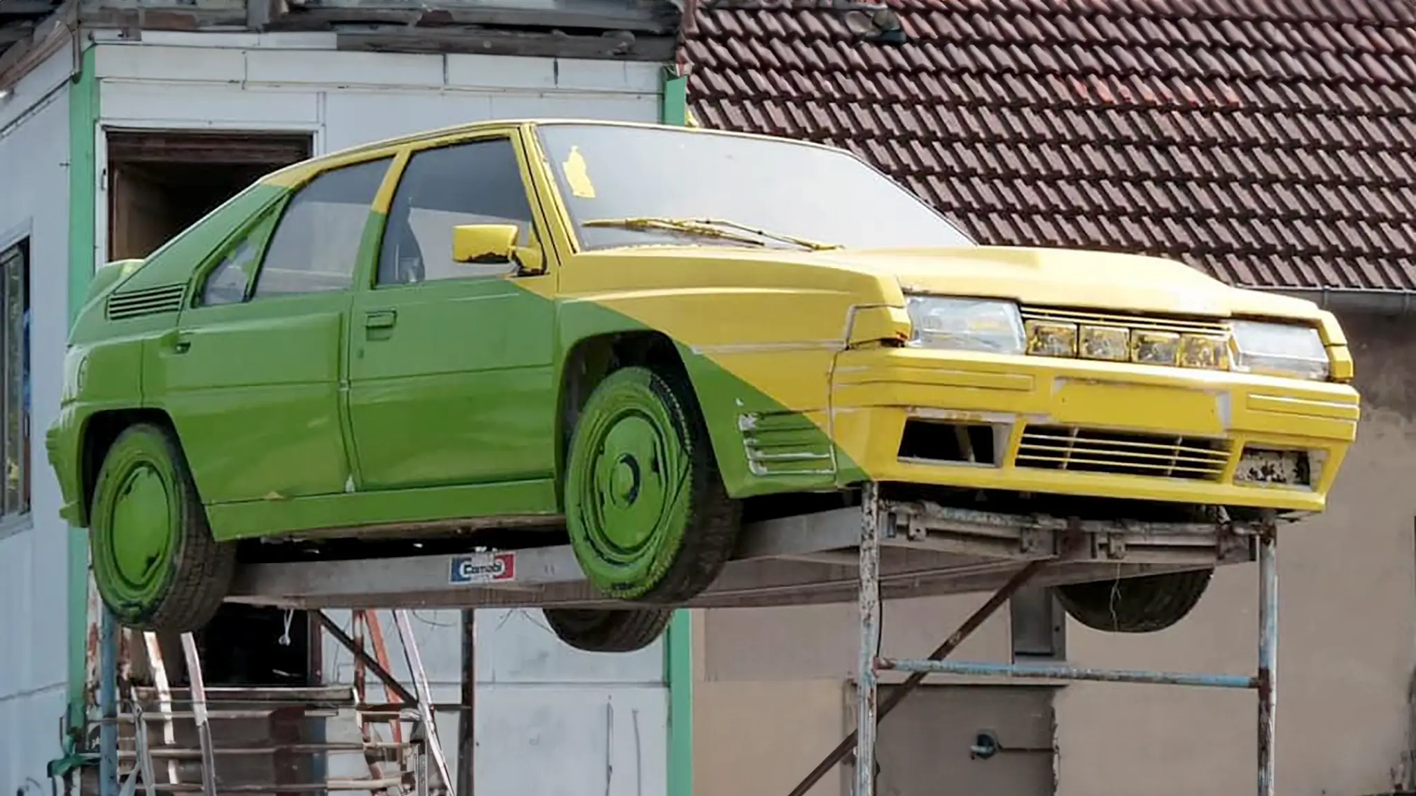 Citroën BX 4TC - em cima de um andaime