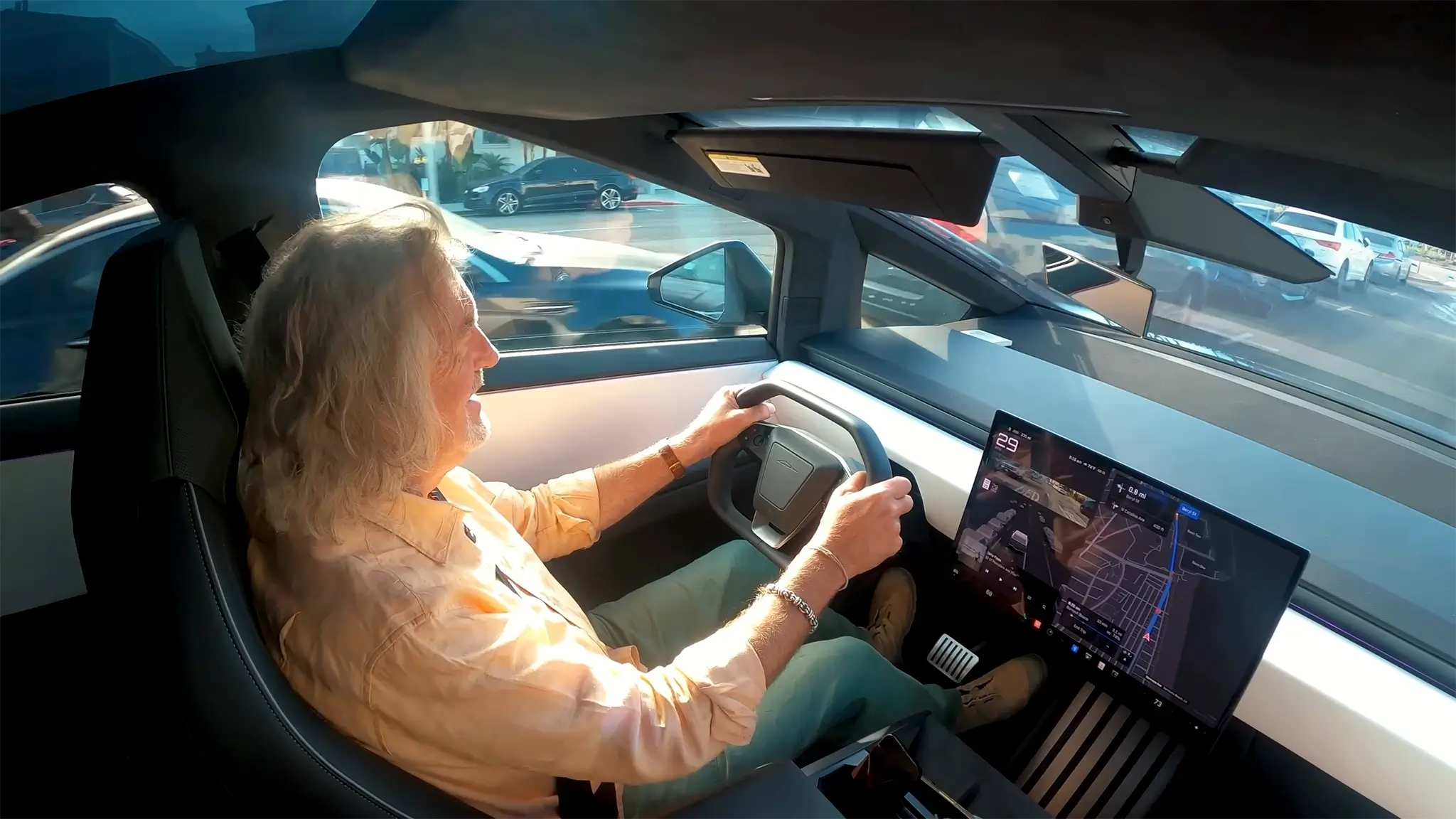 James May ao volante da Cybertruck