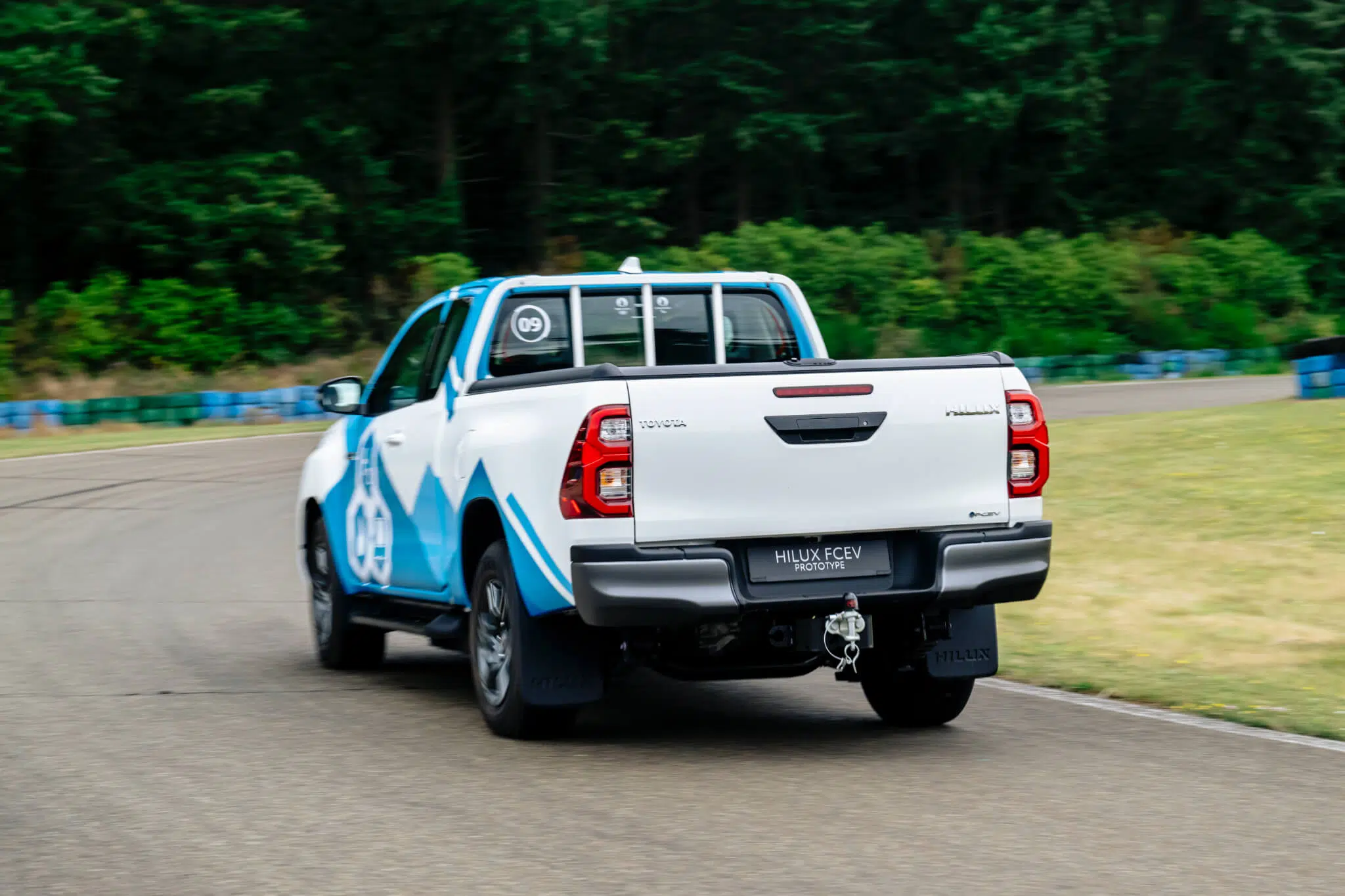 Toyota Hilux FCEV traseira