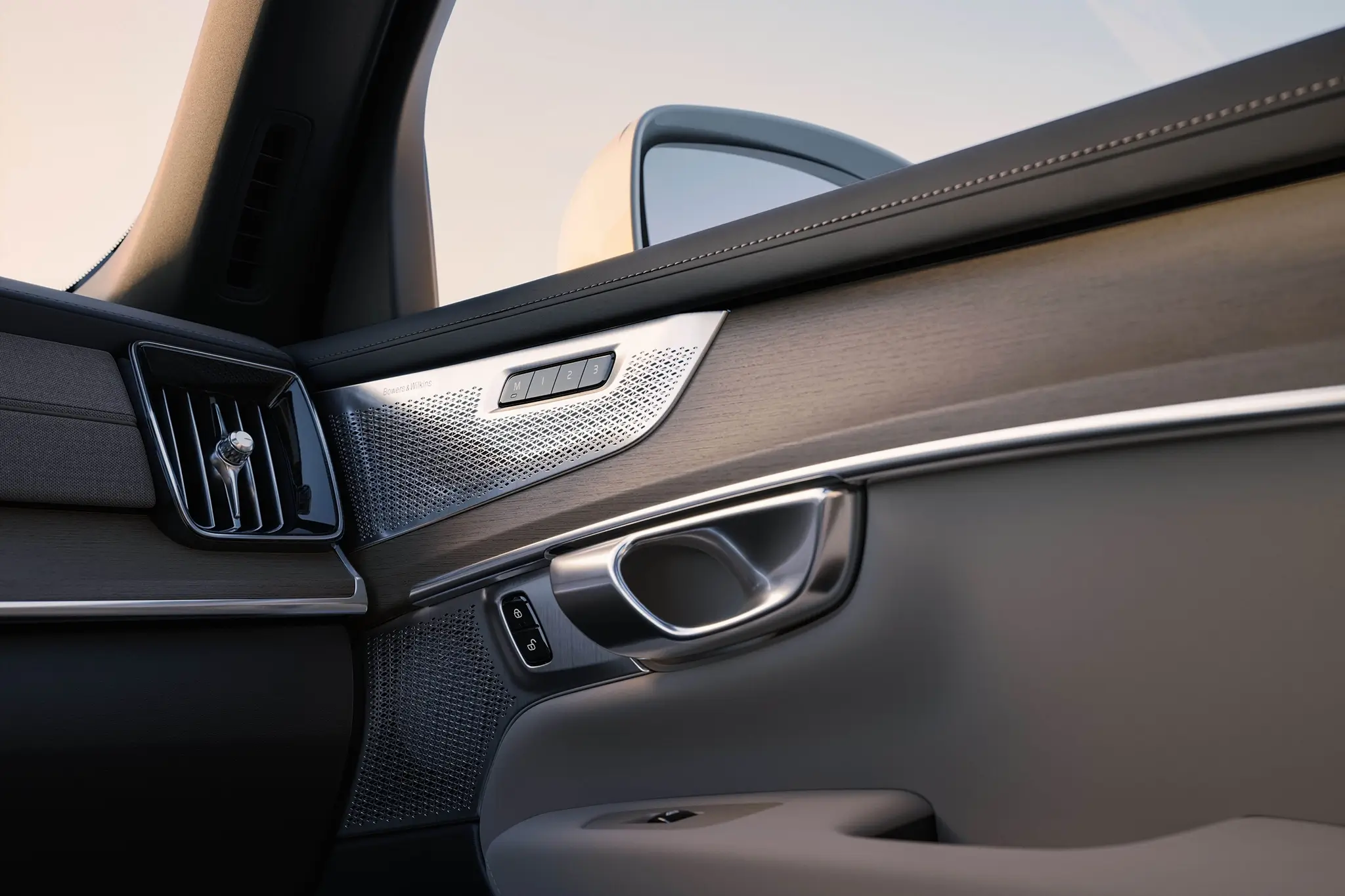 Volvo XC90 - detalhe do painel da porta interior