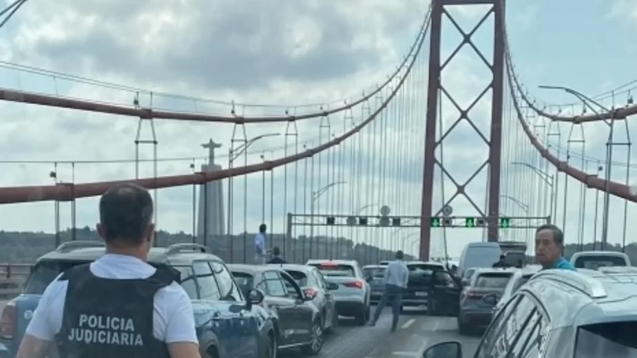 Polícia Judiciária na Ponte 25 de Abril