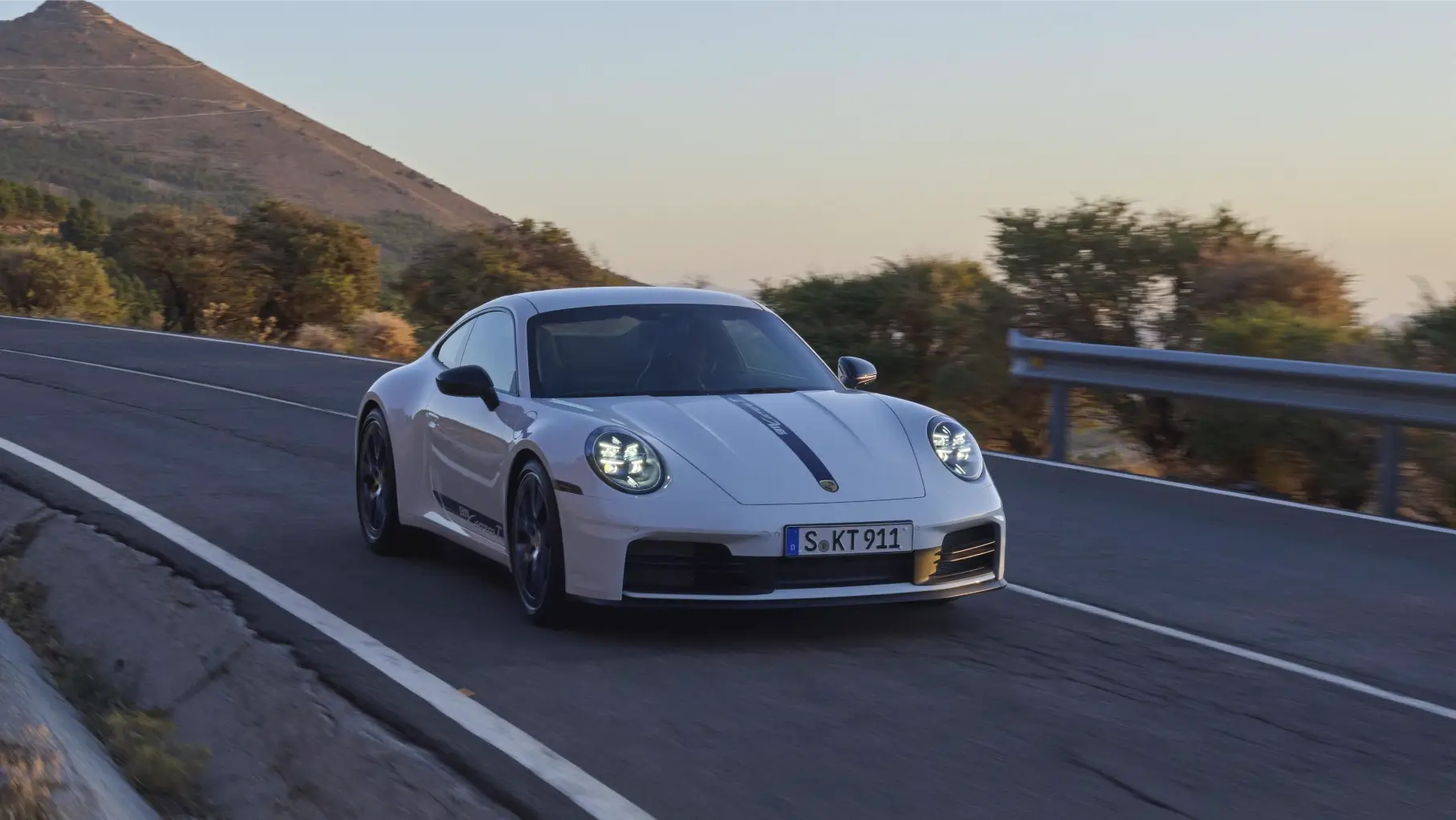 Porsche 911 Carrera T Coupé dianteira 3/4