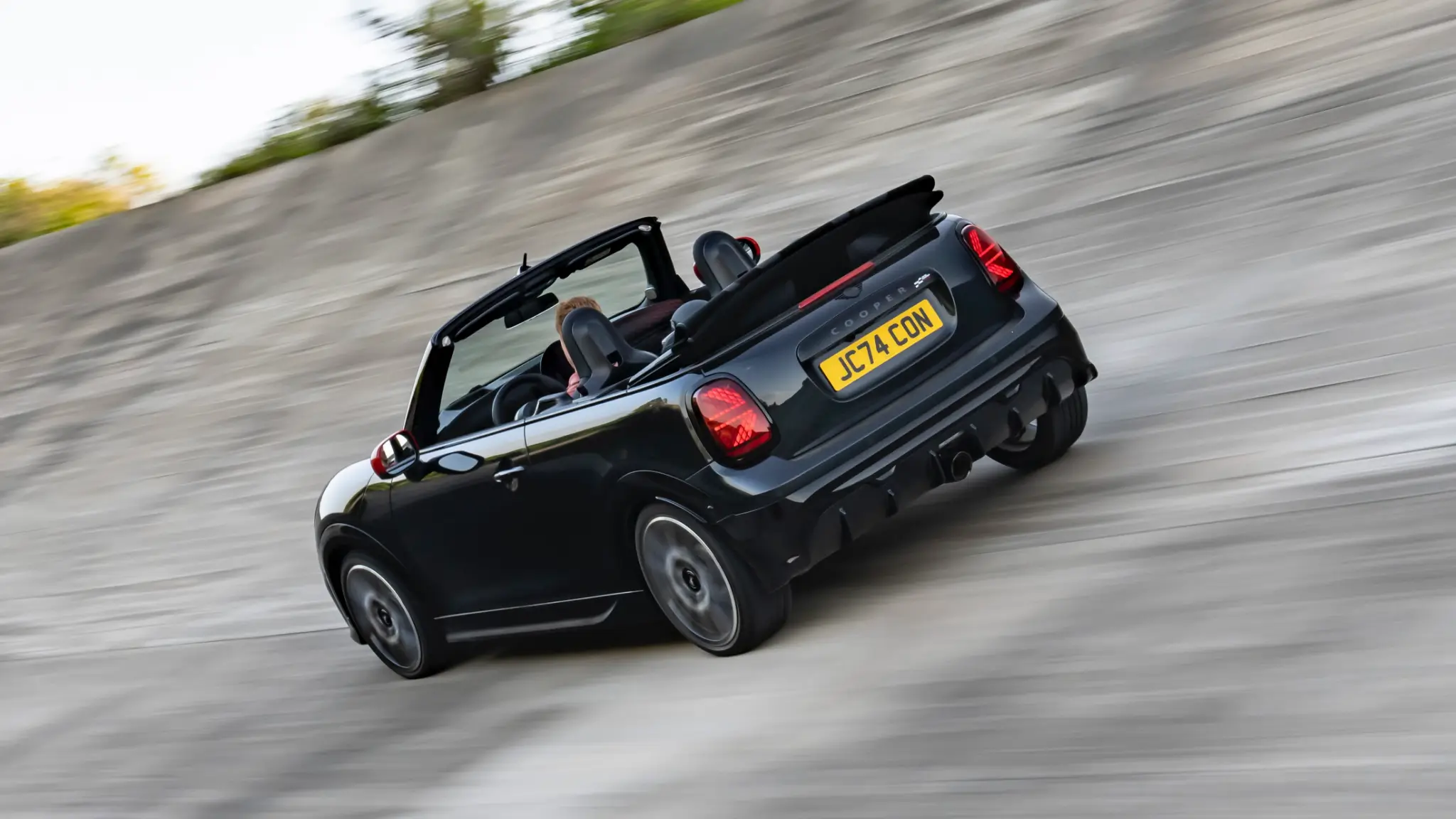 MINI JCW Cabrio traseira