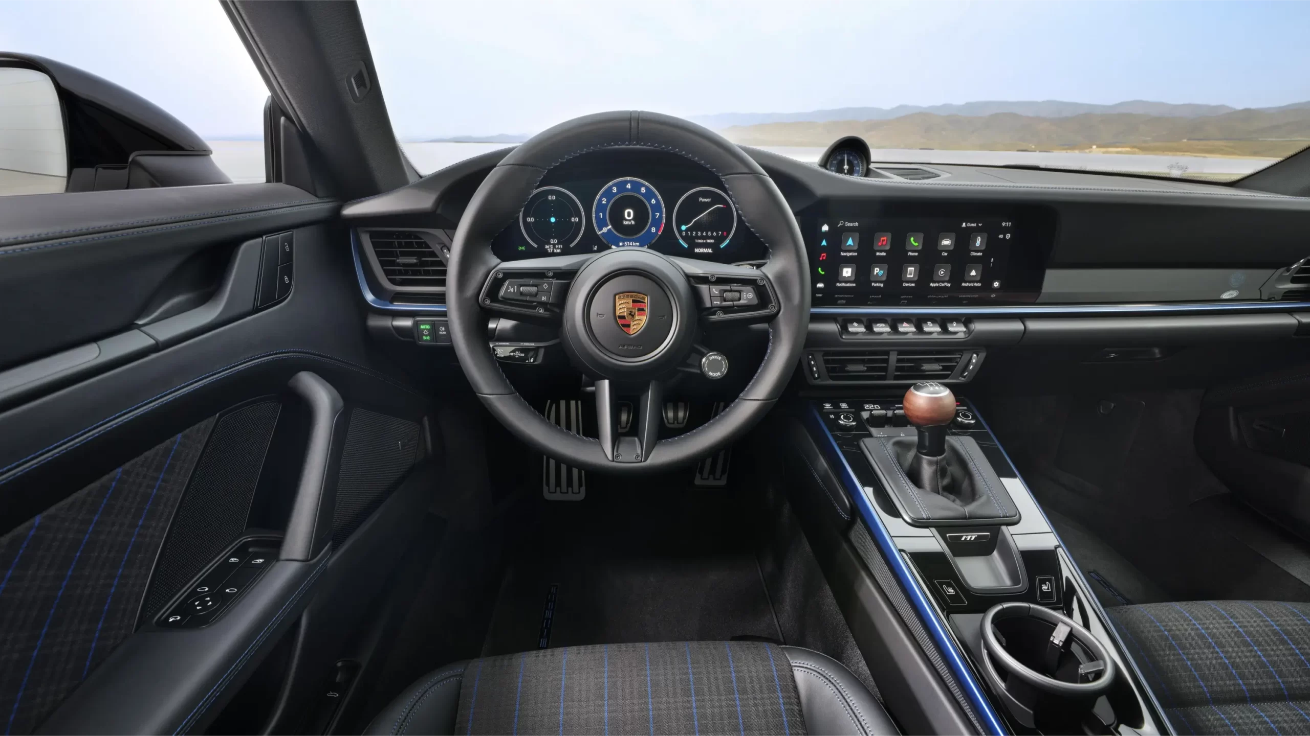 Porsche 911 Carrera T coupé interior