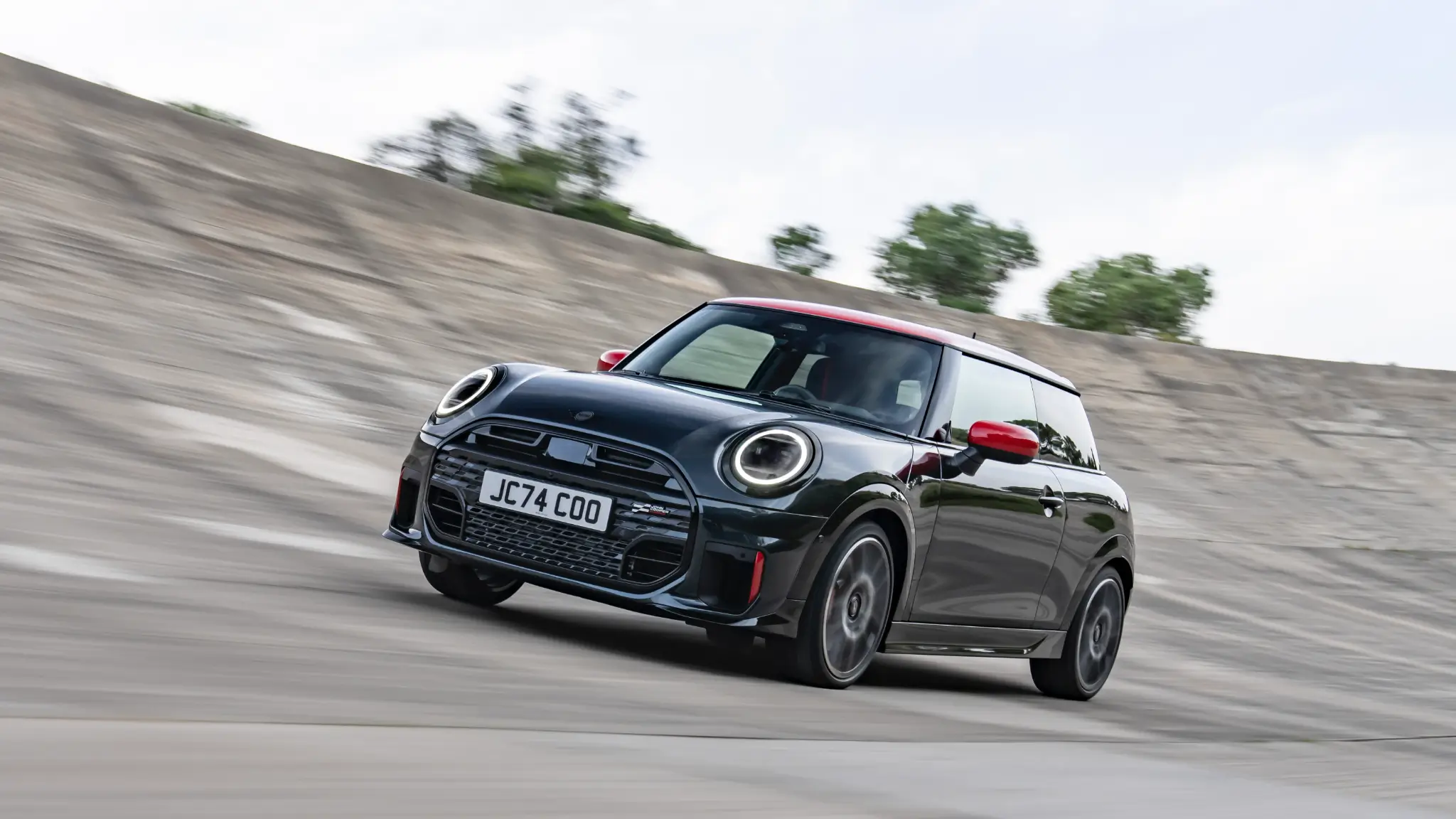 MINI JCW dianteira