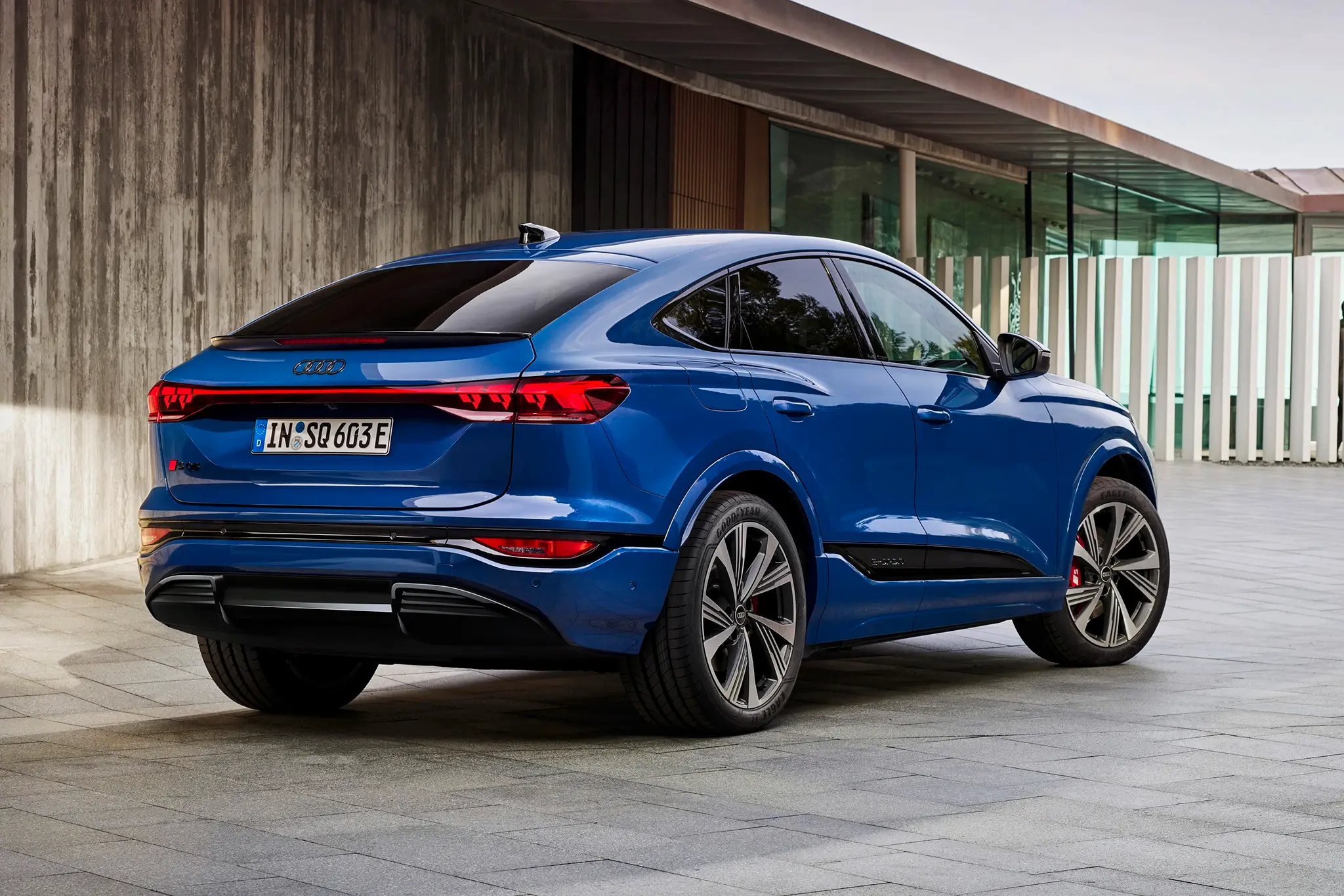 Audi SQ6 Sportback e-tron - 3/4 de traseira