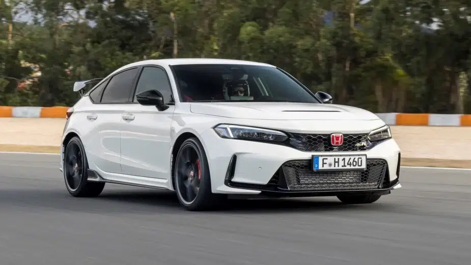 Honda Civic Type R - 3/4 de frente em pista