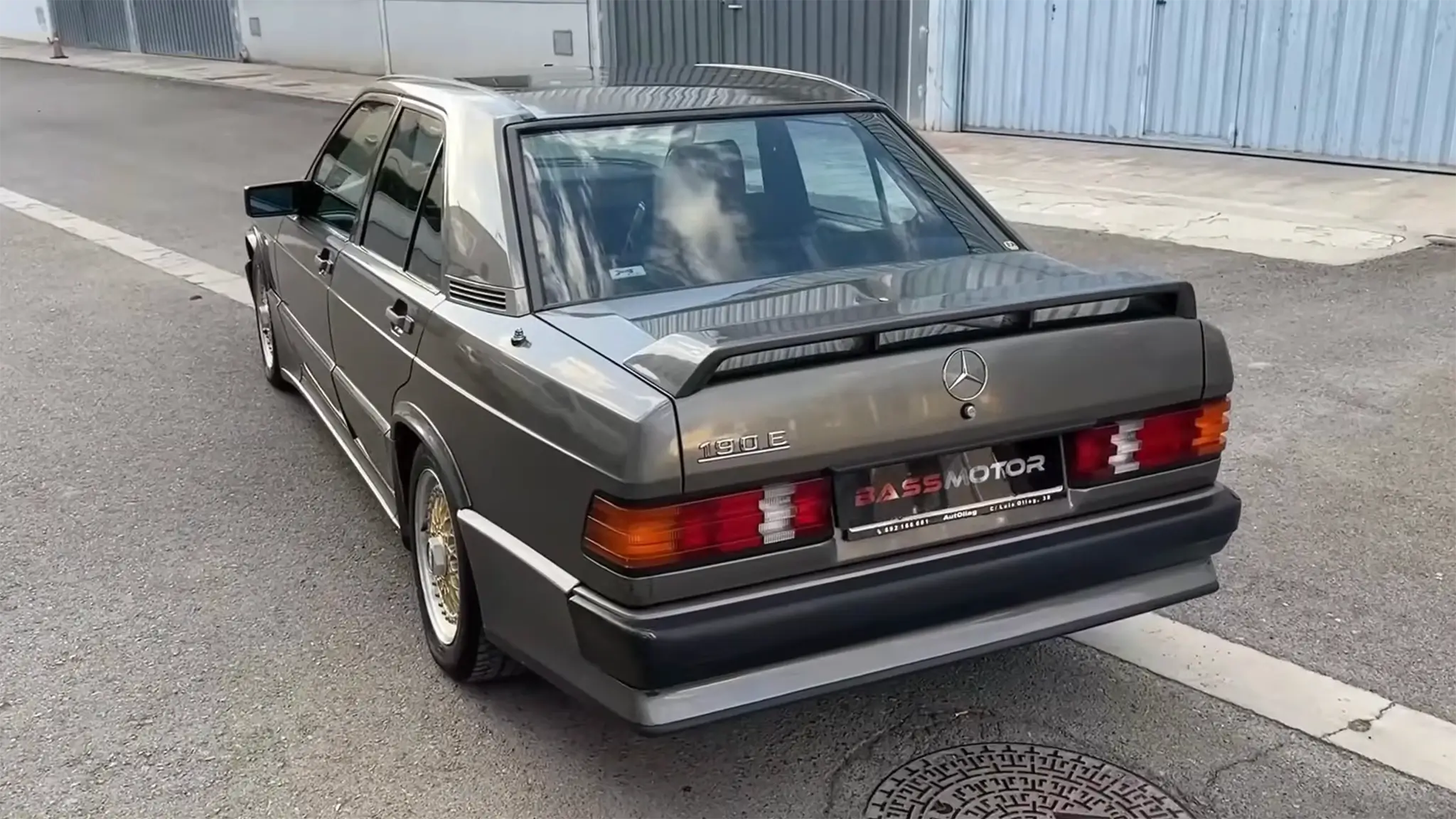 Mercedes-Benz 190 E - 3/4 de traseira