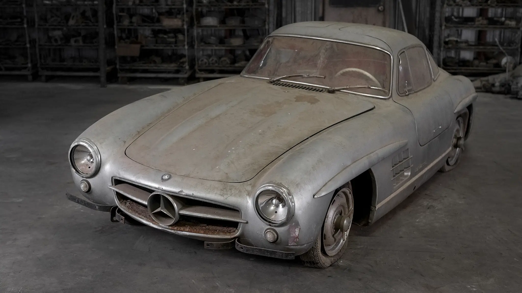 Não parece mas este Mercedes-Benz 300 SL vale milhões e não é o único