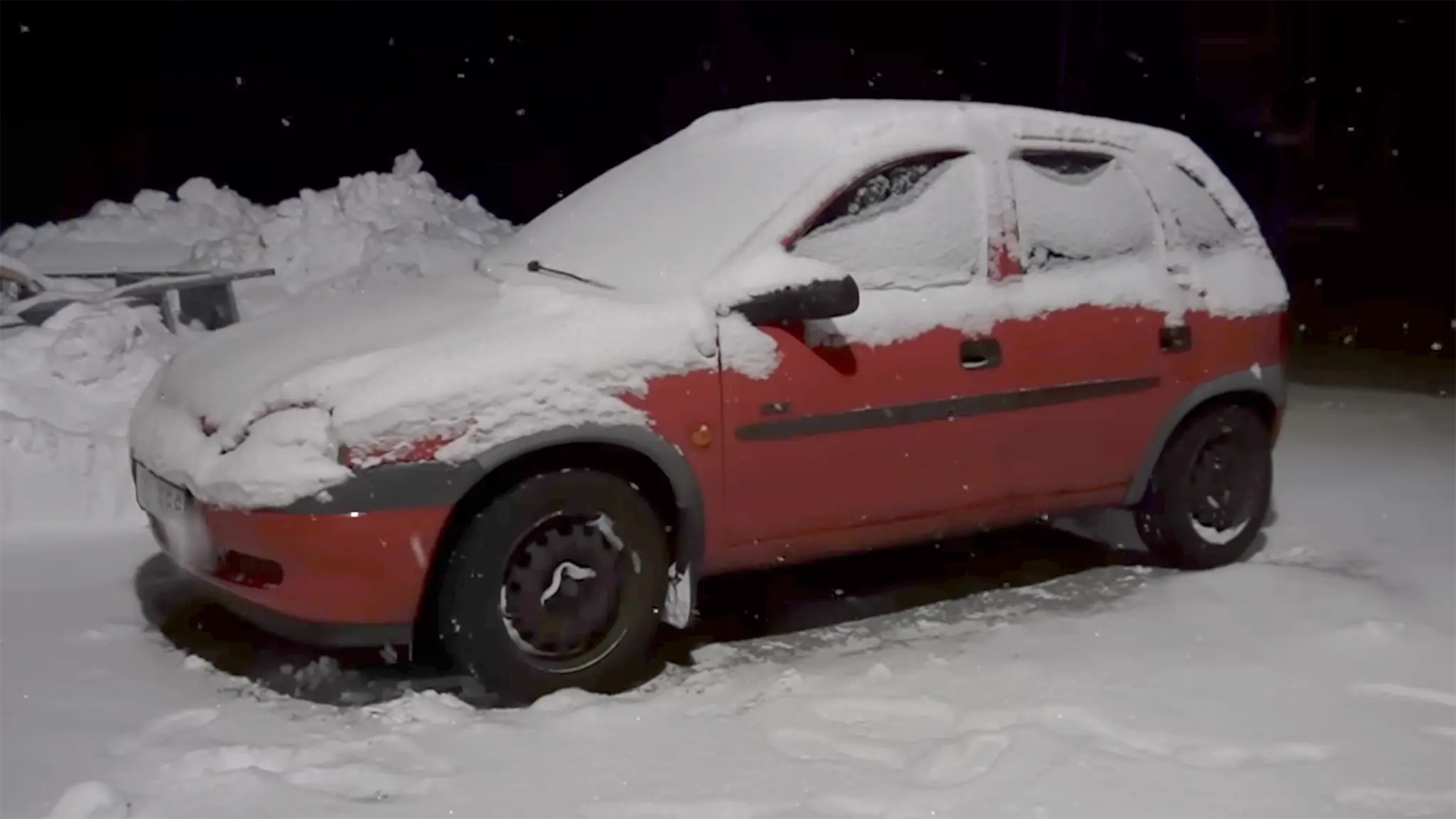 Opel Corsa detalhe - debaixo de neve