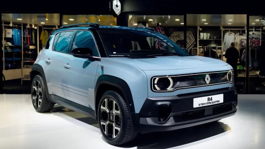 Renault 4 no Salão de Paris 2024, frente 3/4