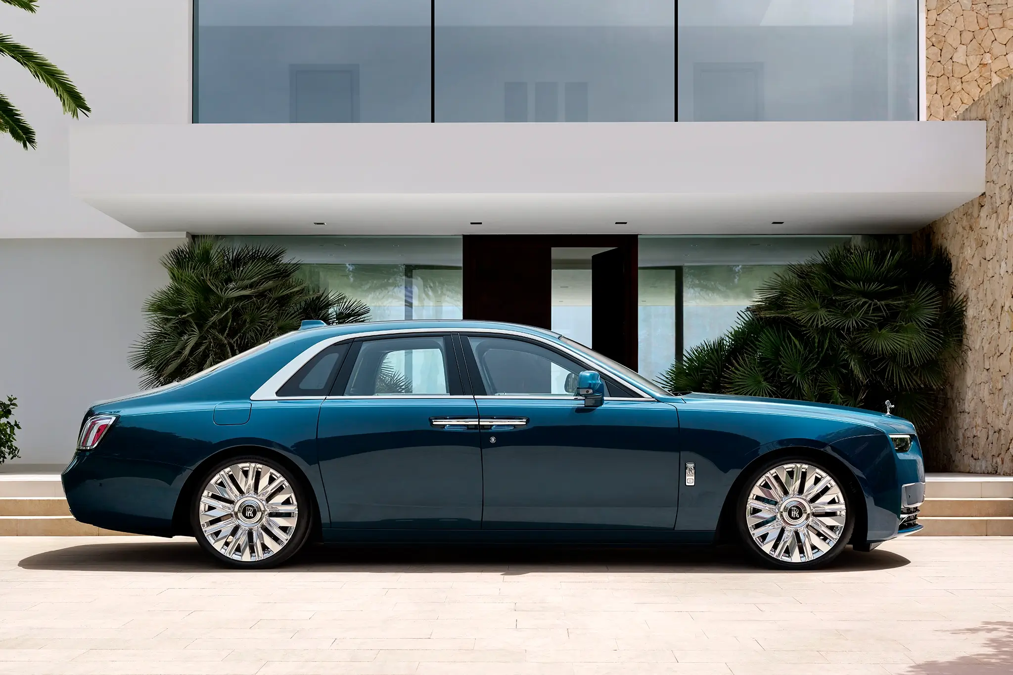 Rolls-Royce Ghost - vista lateral