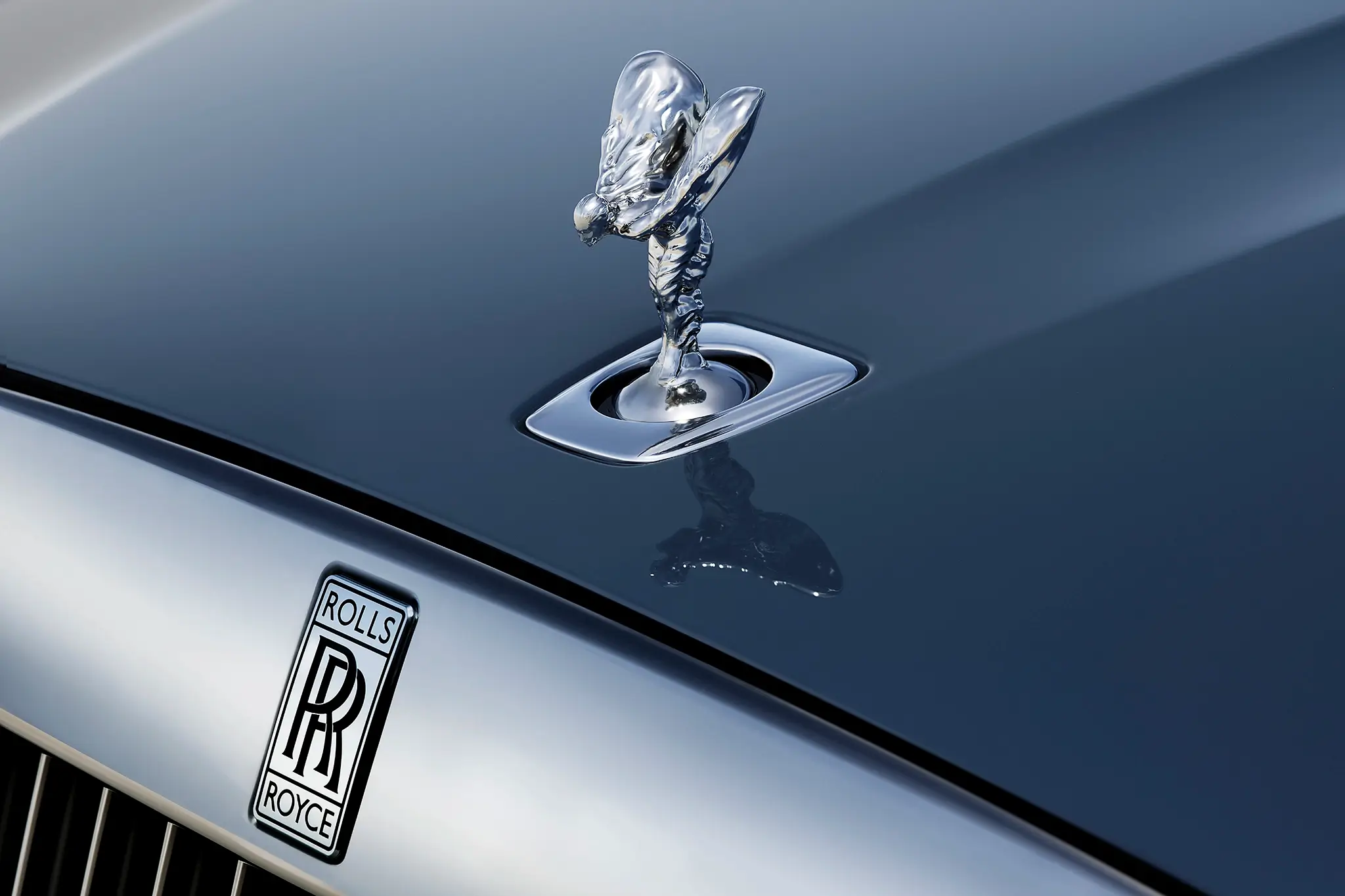 Rolls-Royce Ghost LWB - spirit of ecstasy