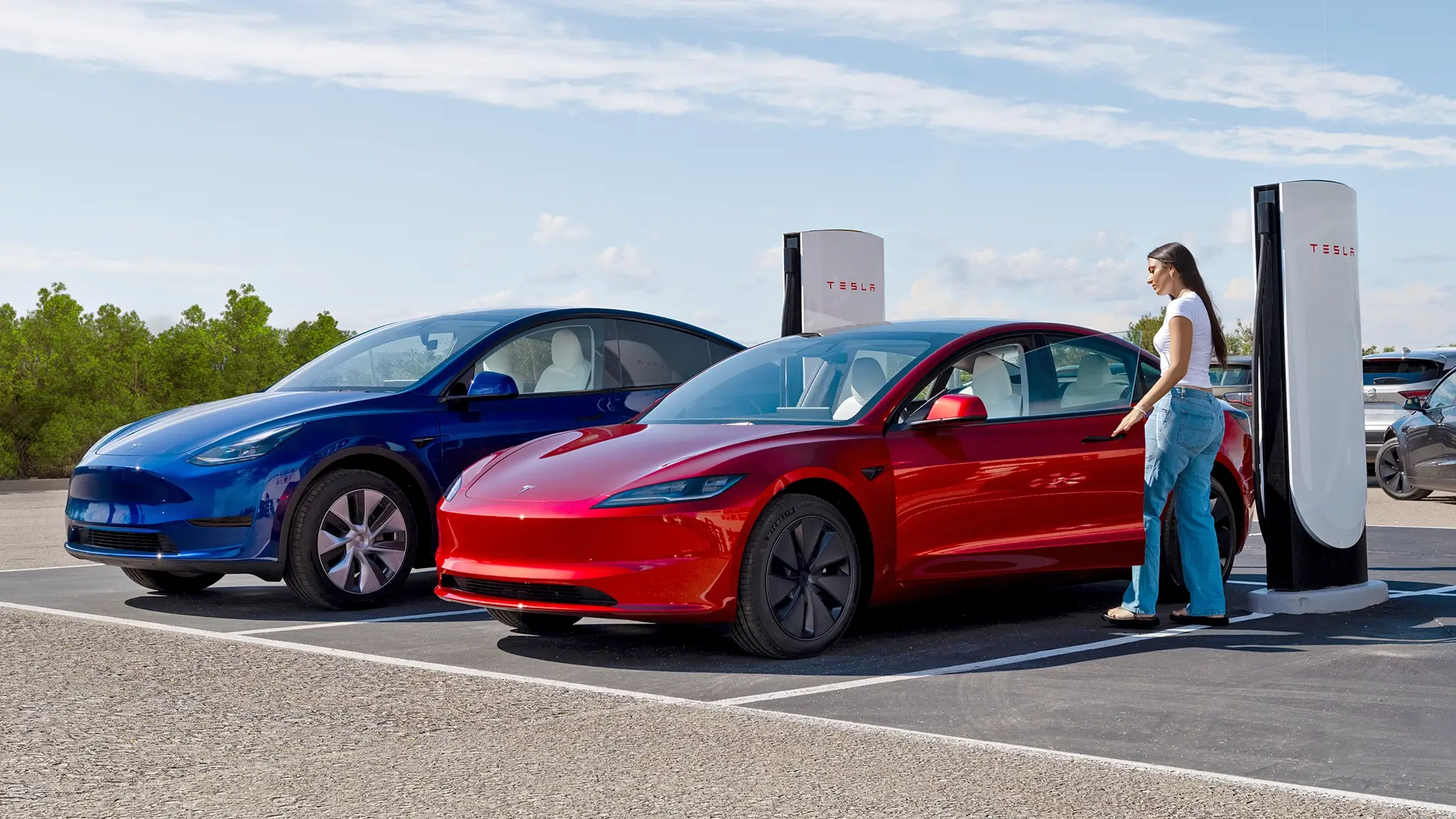 Tesla Supercharger V4 com Model y e Model 3