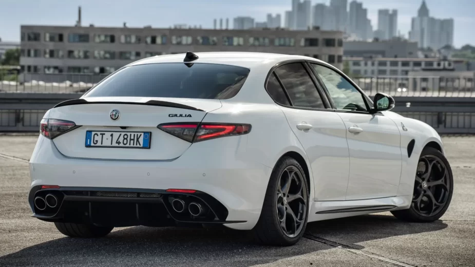 Alfa Romeo Giulia Quadrifoglio Super Sport, traseira 3/4