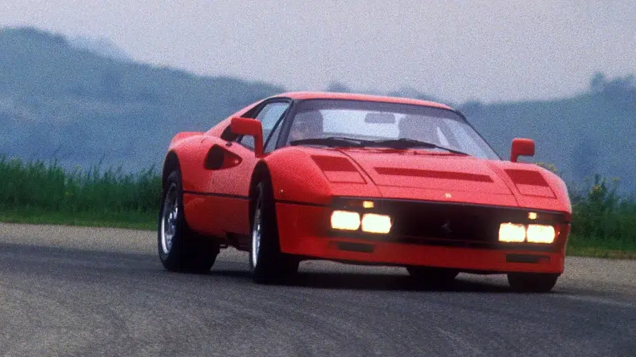 Ferrari 288 GTO a curvar, frente