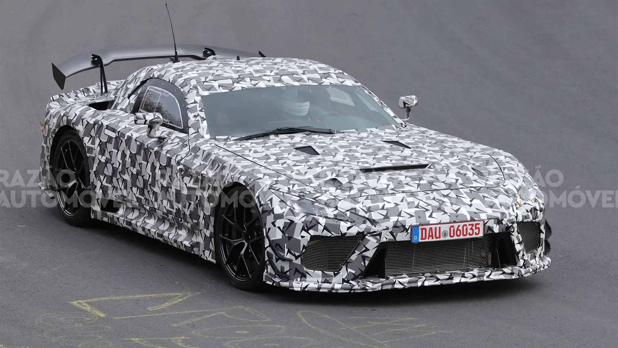 Este é o sucessor do Lexus LFA e o som não podia ser mais diferente