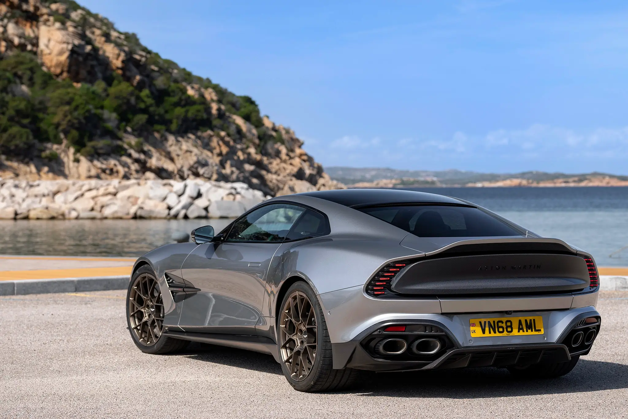 Aston Martin Vanquish - 3/4 de traseira