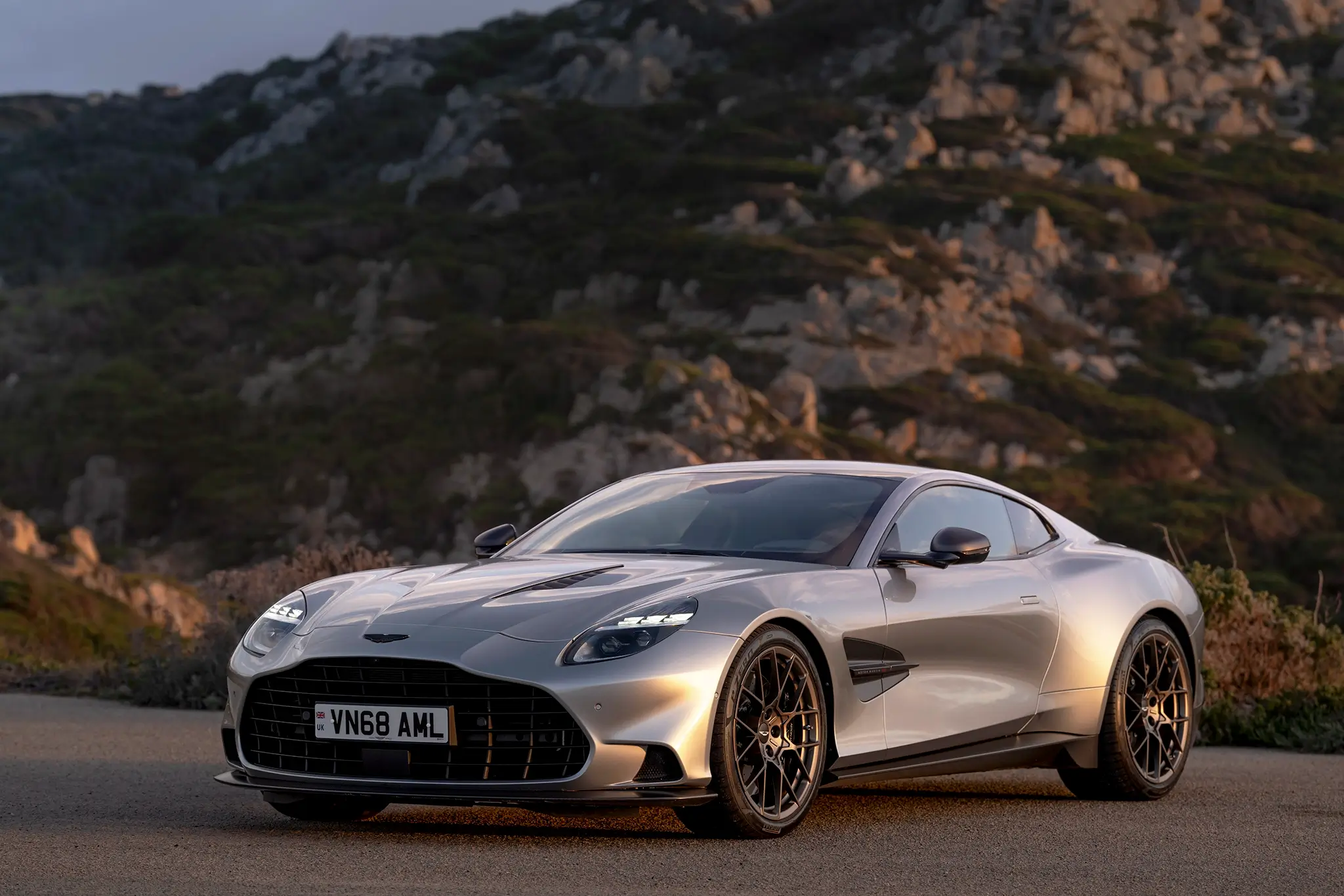 Aston Martin Vanquish - 3/4 de frente