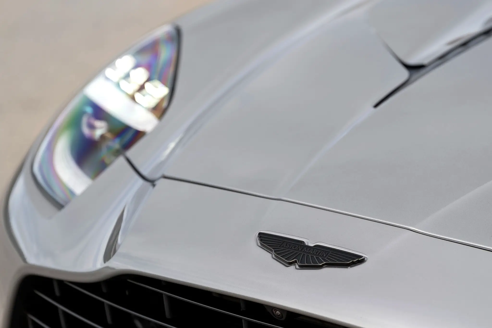 Aston Martin Vanquish - detalhe da frente