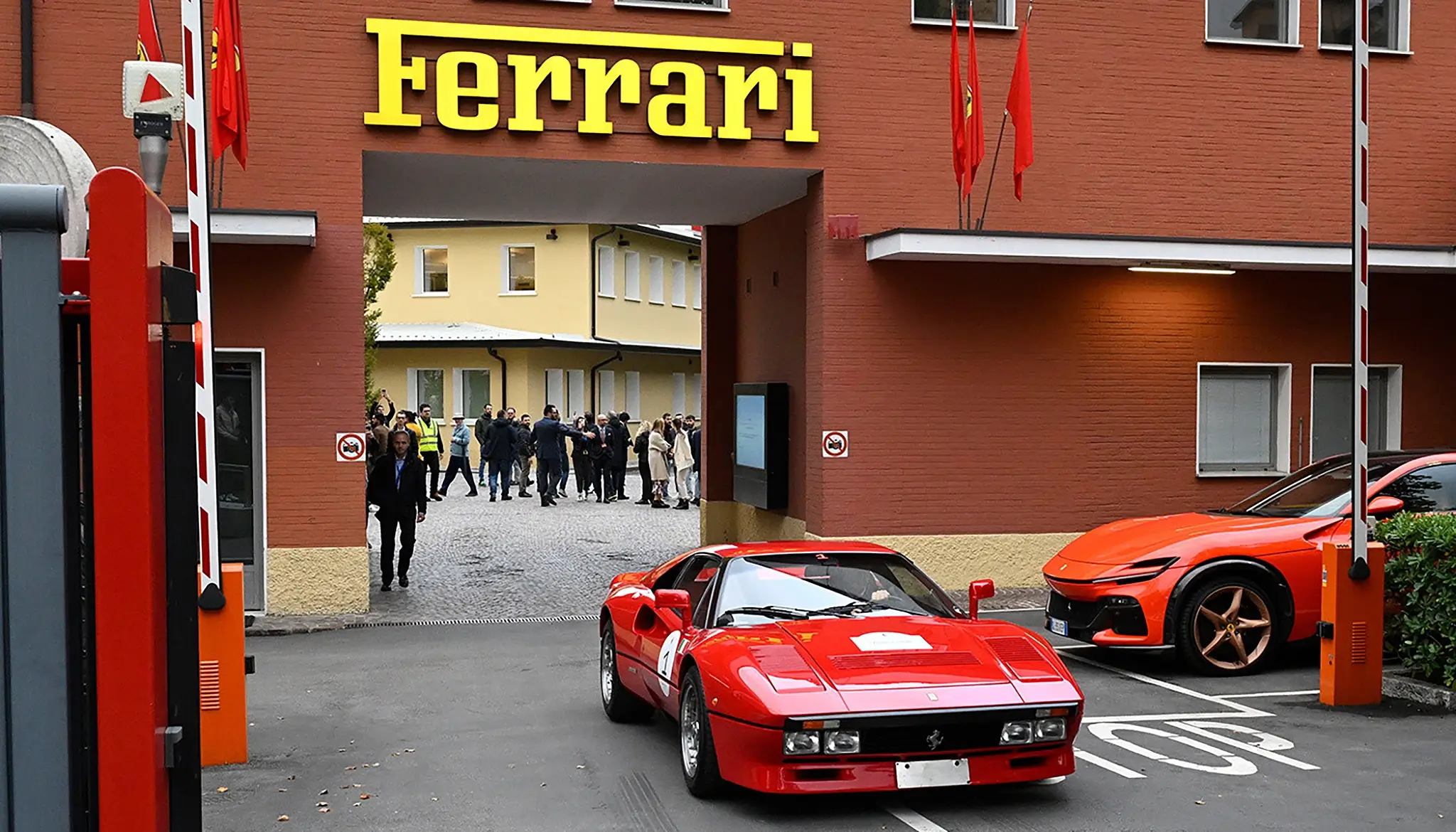 Ferrari 288 GTO Legacy Tour - saída da fábrica