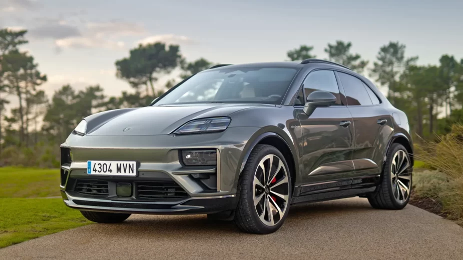 Porsche Macan Turbo - 374 de frente