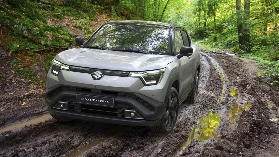 Suzuki e Vitara dianteira