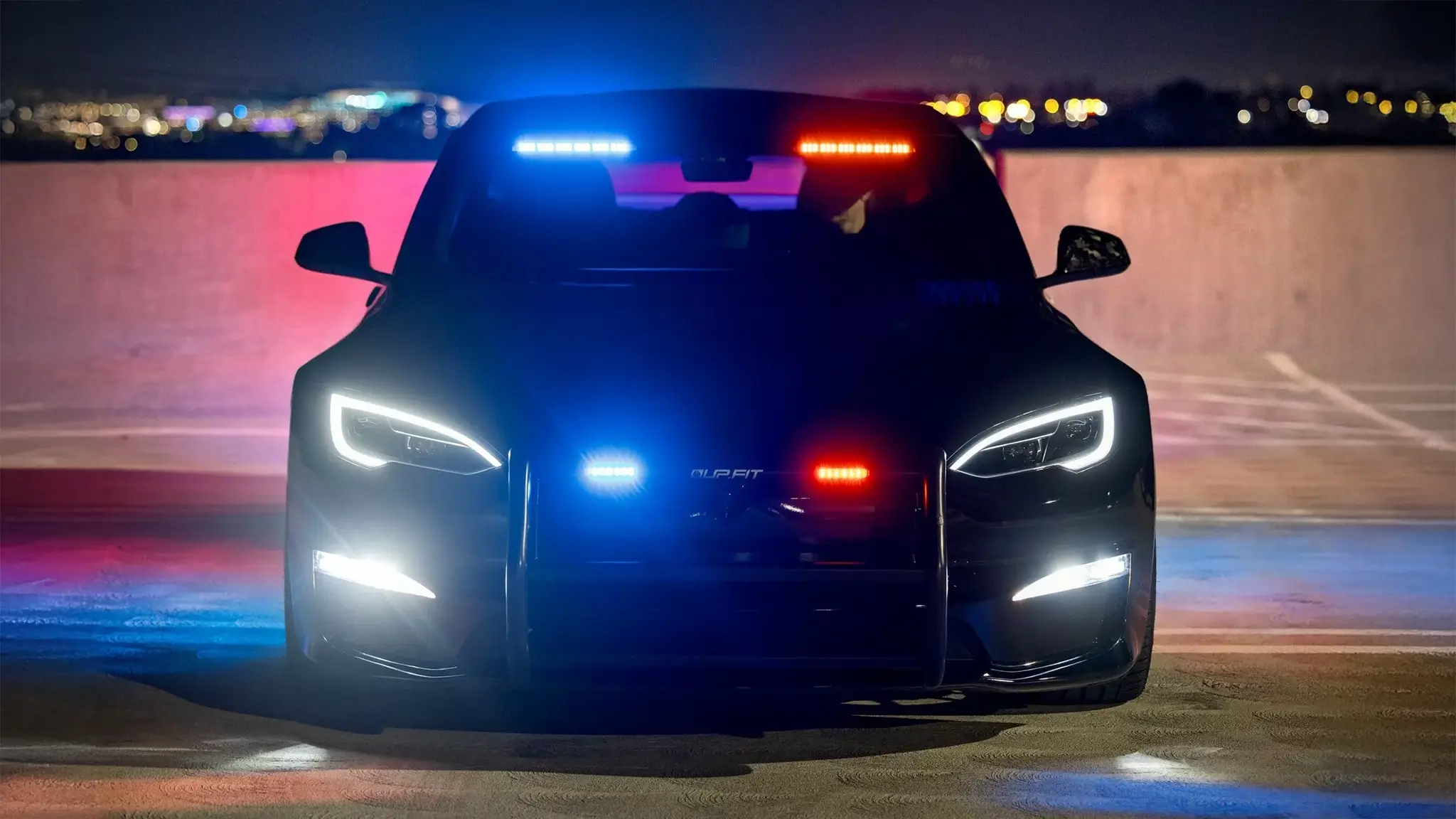 Tesla Model S Plaid Police - frente