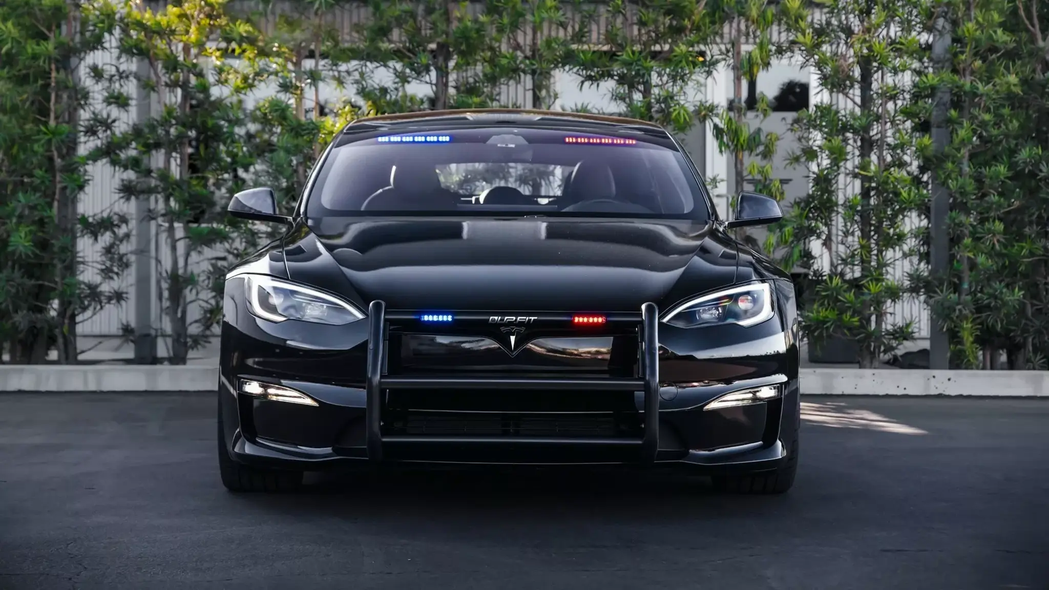 Tesla Model S Plaid Police - frente