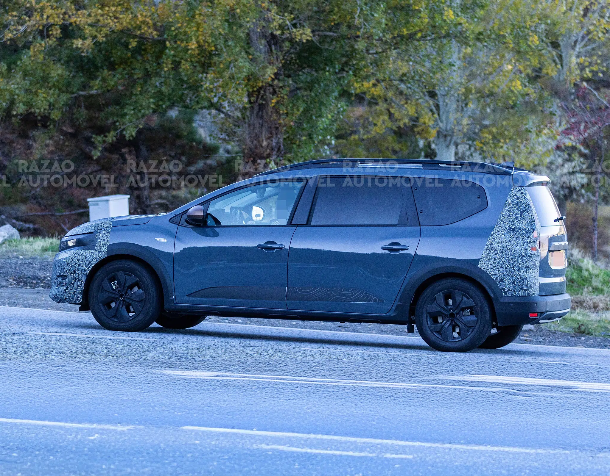 Dacia Jogger - Espia 2024 - vista lateral