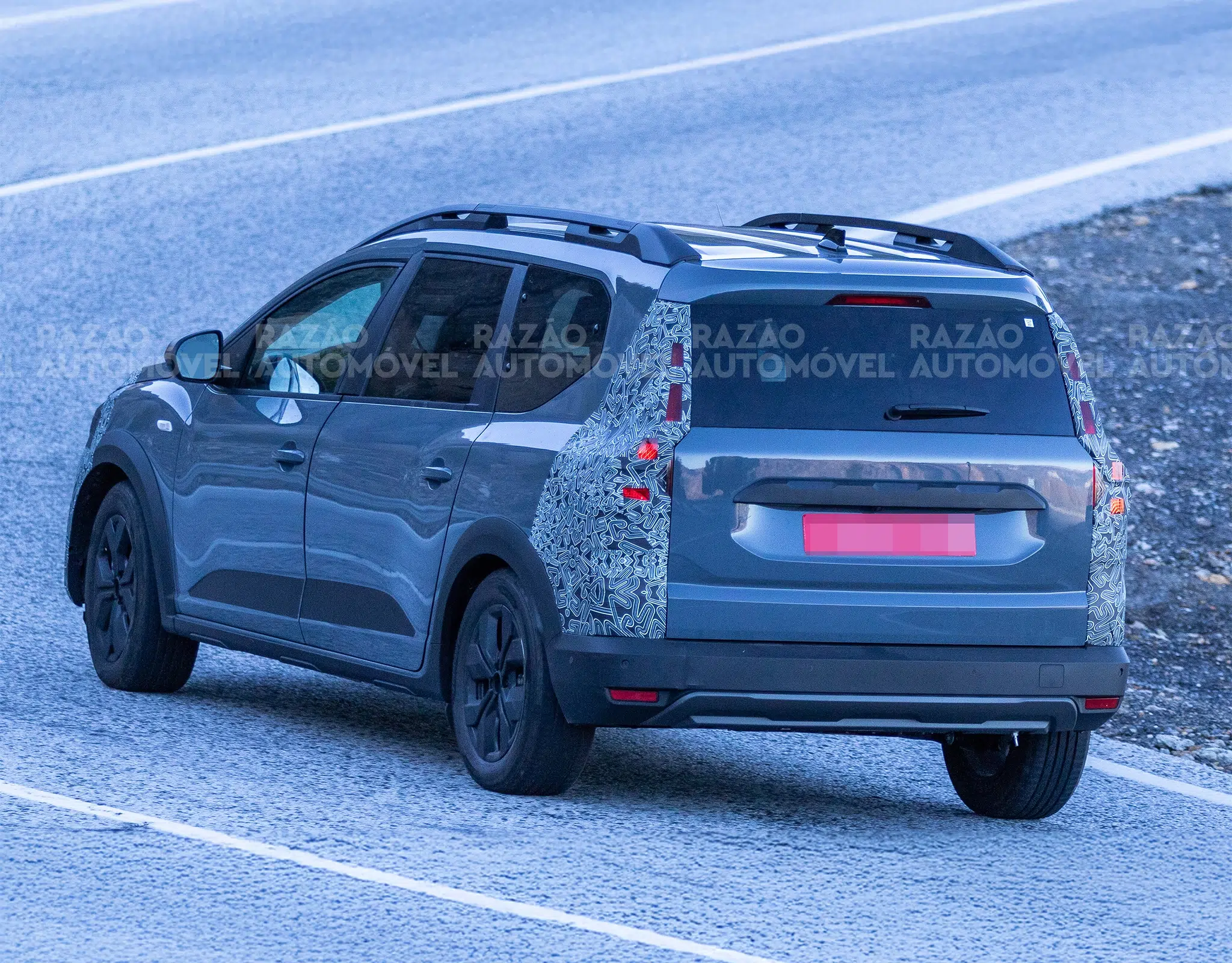 Dacia Jogger - Espia 2024 - 3/4 de traseira