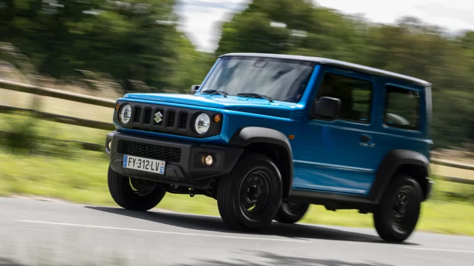 Suzuki Jimny Pro na estrada, frente 3/4