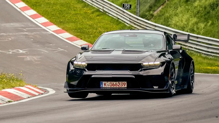 Ford Mustang GTD no Nordschleife - frente