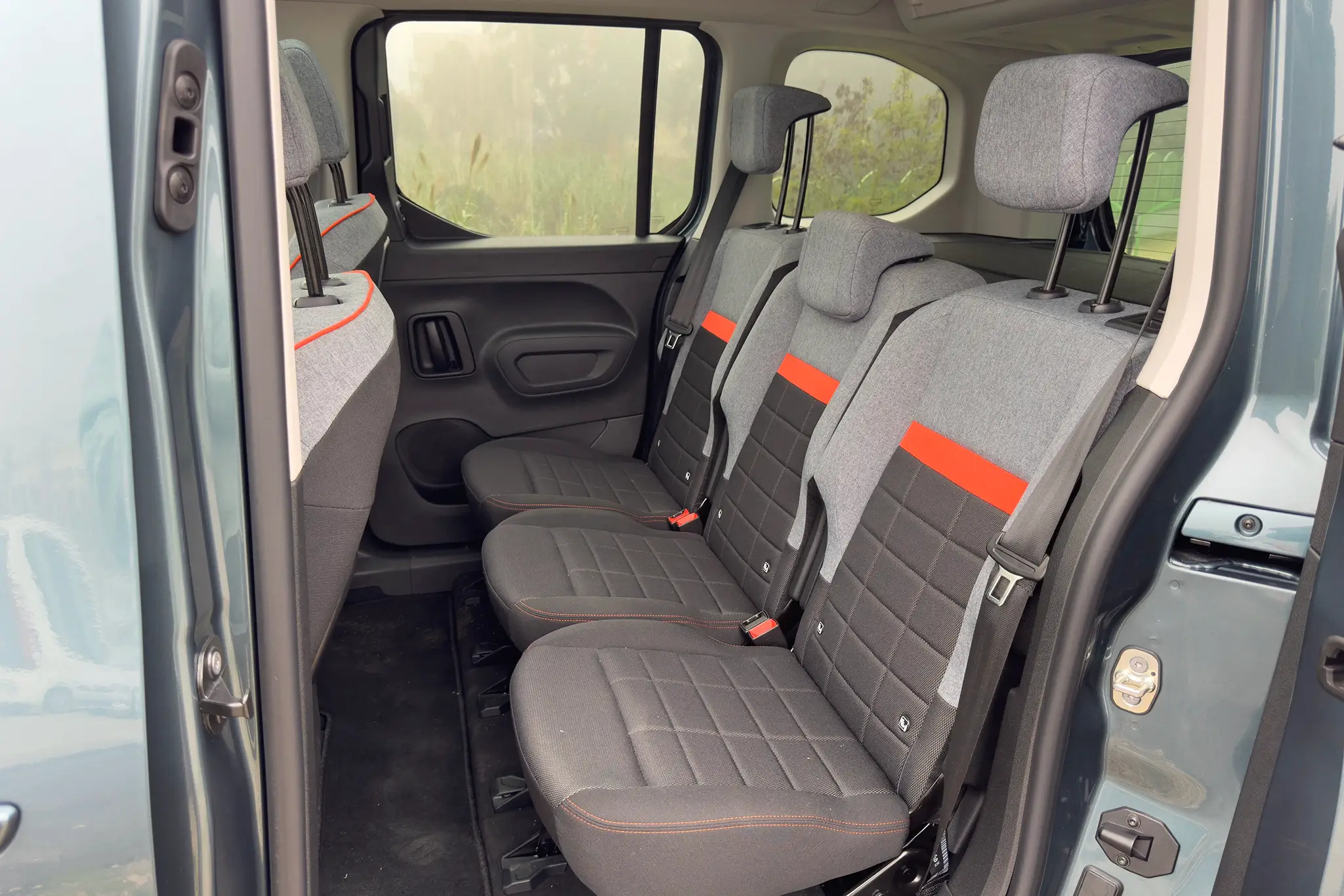 Citroën ë-Berlingo XTR - assentos traseiros