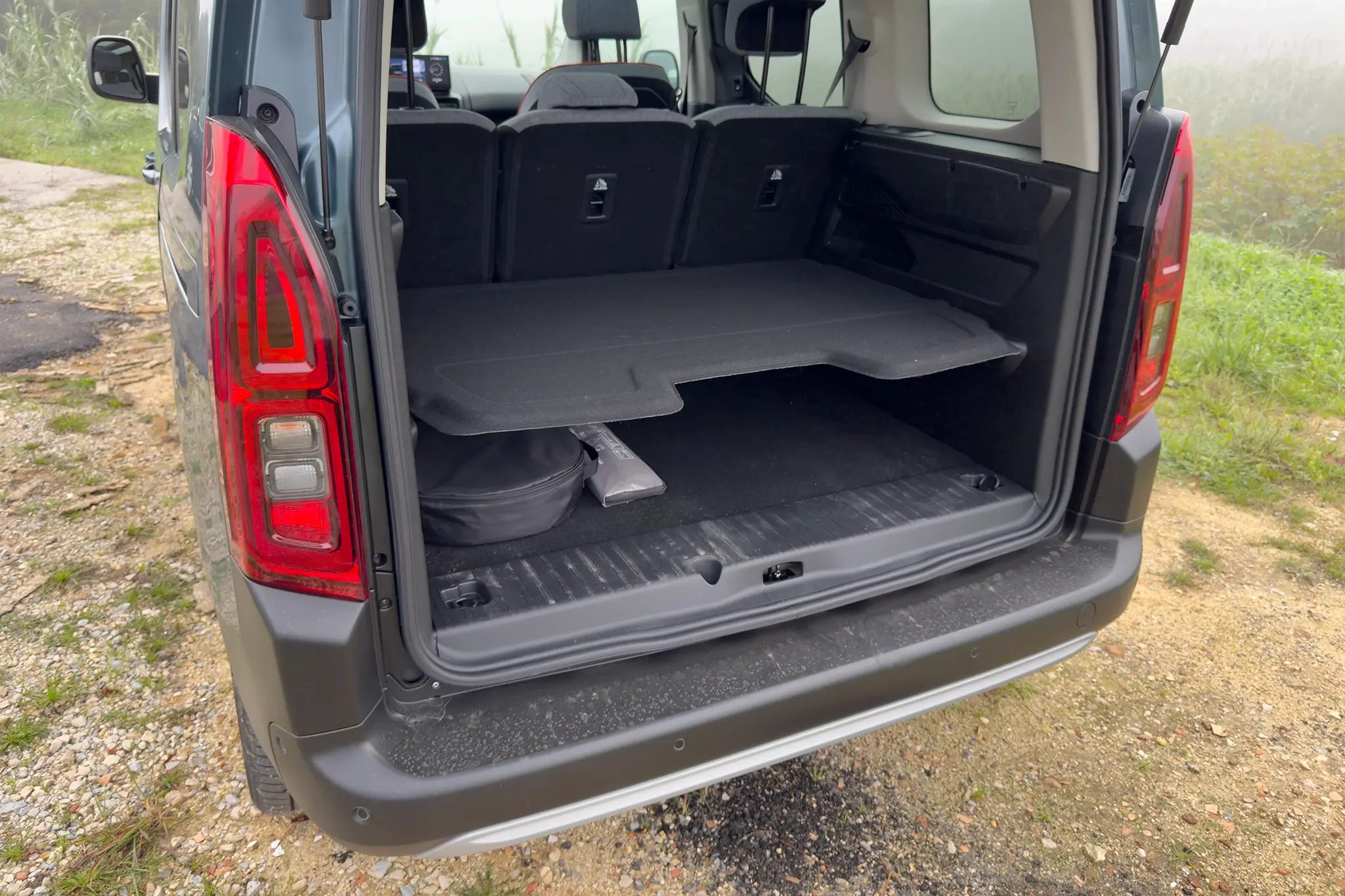 Citroën ë-Berlingo XTR - porta-bagagens dividido