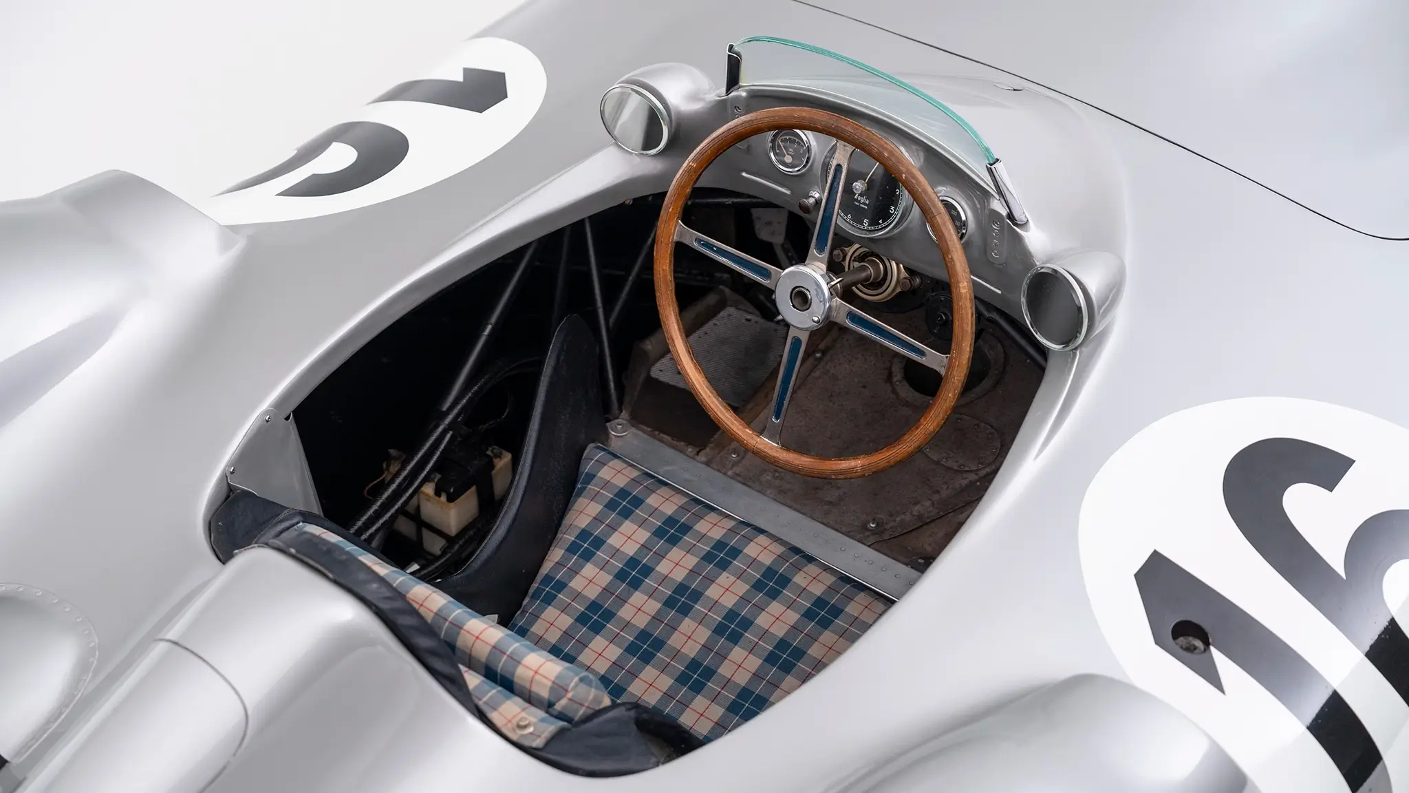 Mercedes-Benz W 196 R Stromlinienwagen - cockpit