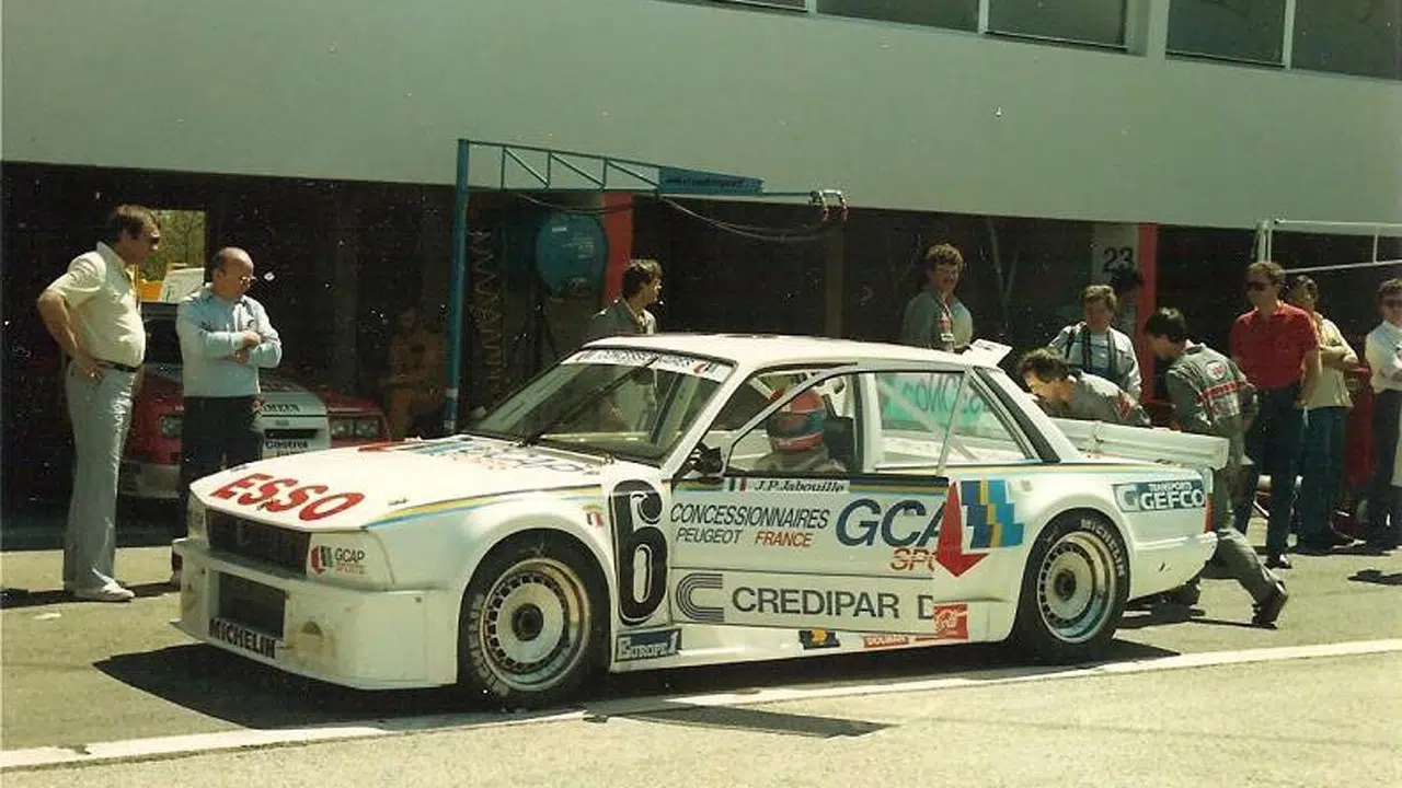 Peugeot 505 Turbo no paddock