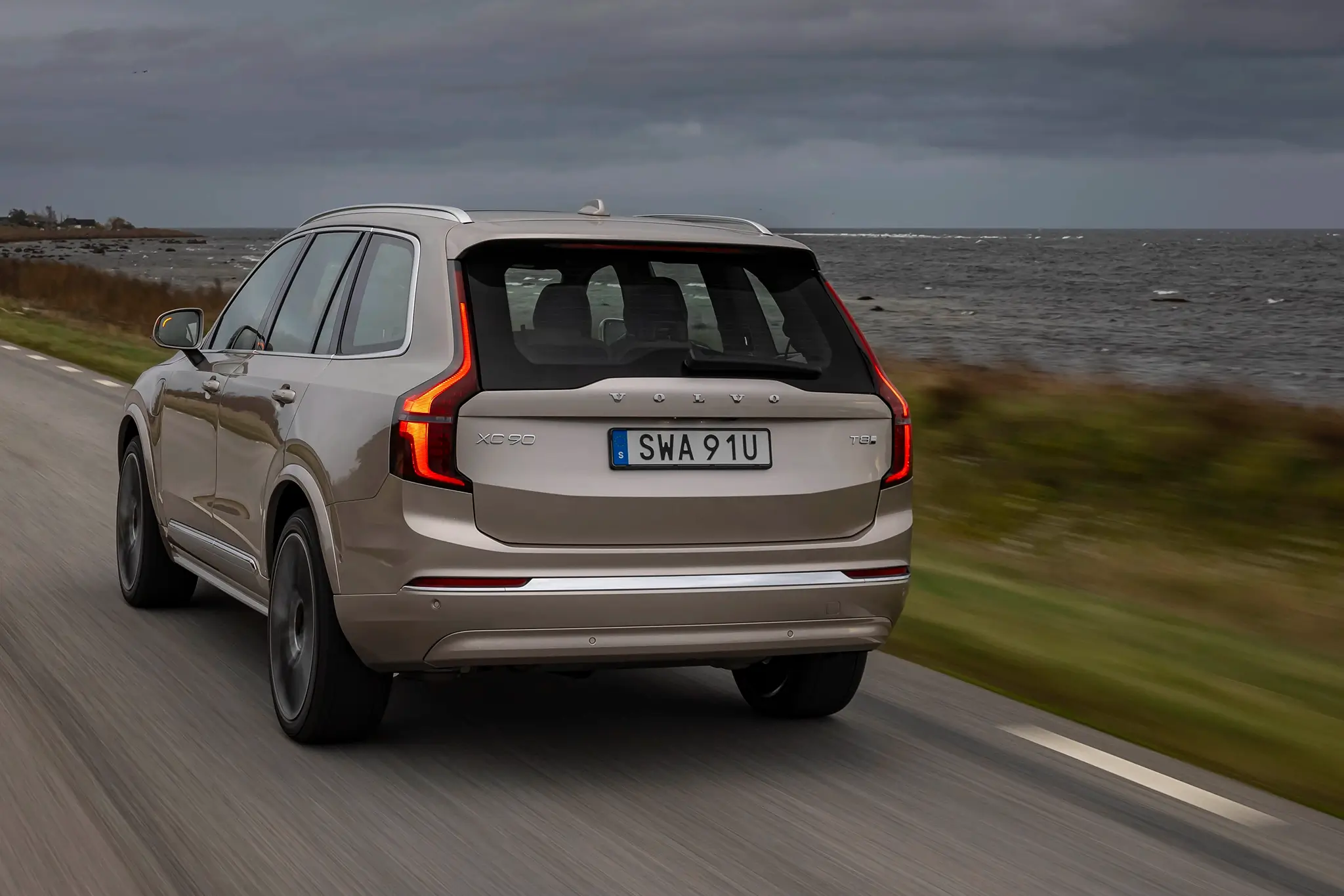 Volvo XC90 T8 - 3/4 de traseira