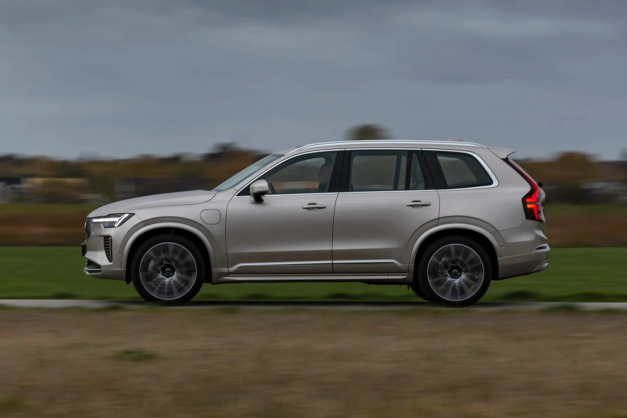 Volvo XC90 T8 - vista lateral