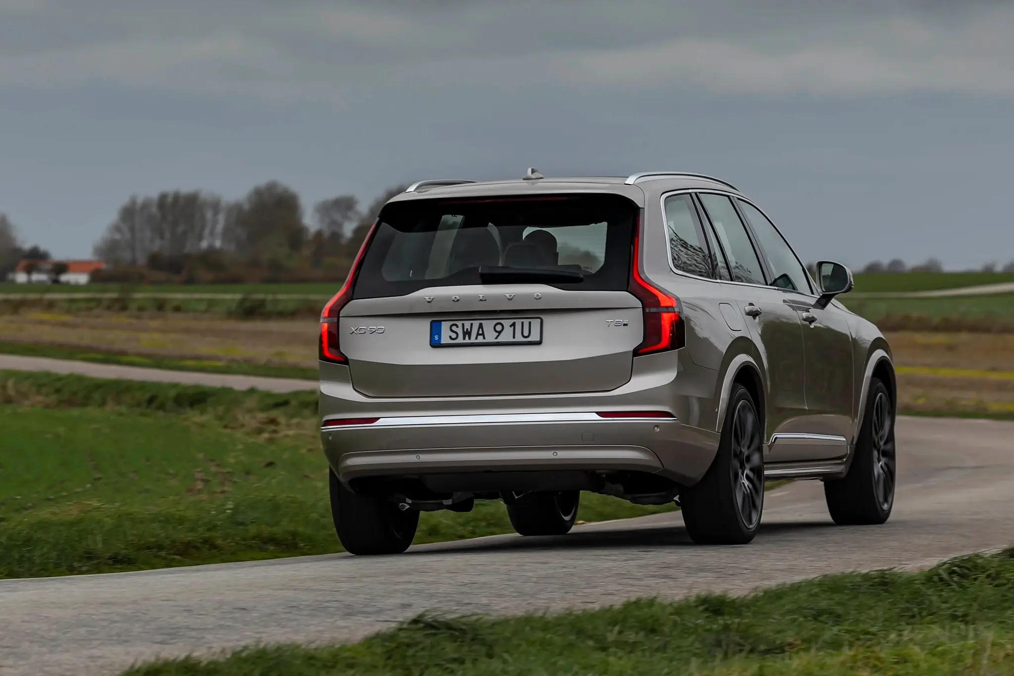 Volvo XC90 T8 - 3/4 de traseira