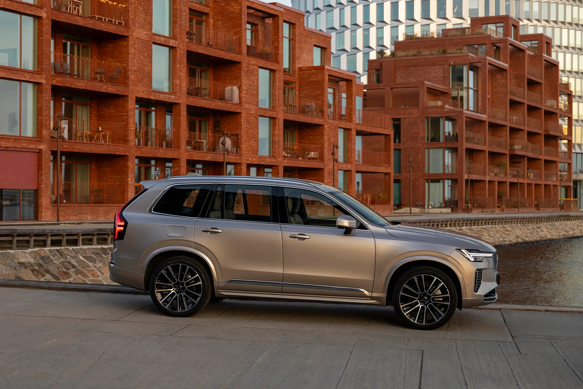 Volvo XC90 T8 - vista lateral